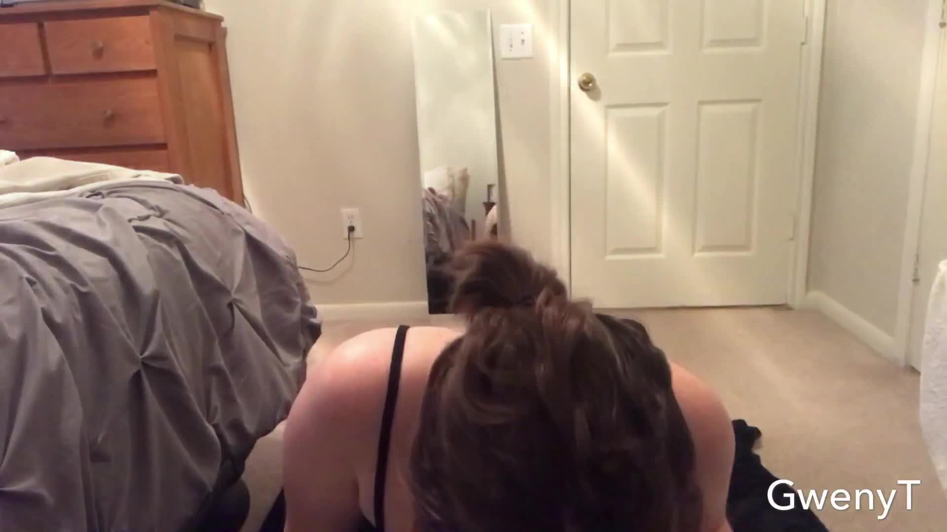 GwenyT – Pathetic Gwen – Punching Face and Vomiting
