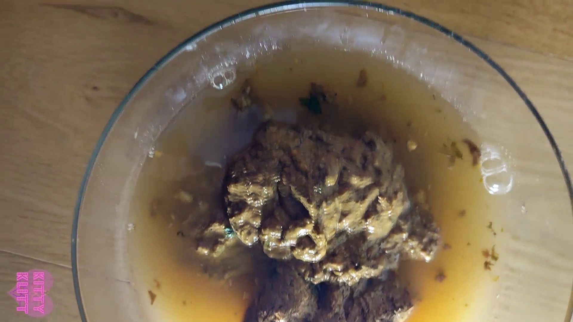 Kitty Skatt – Holding it so long it hurts