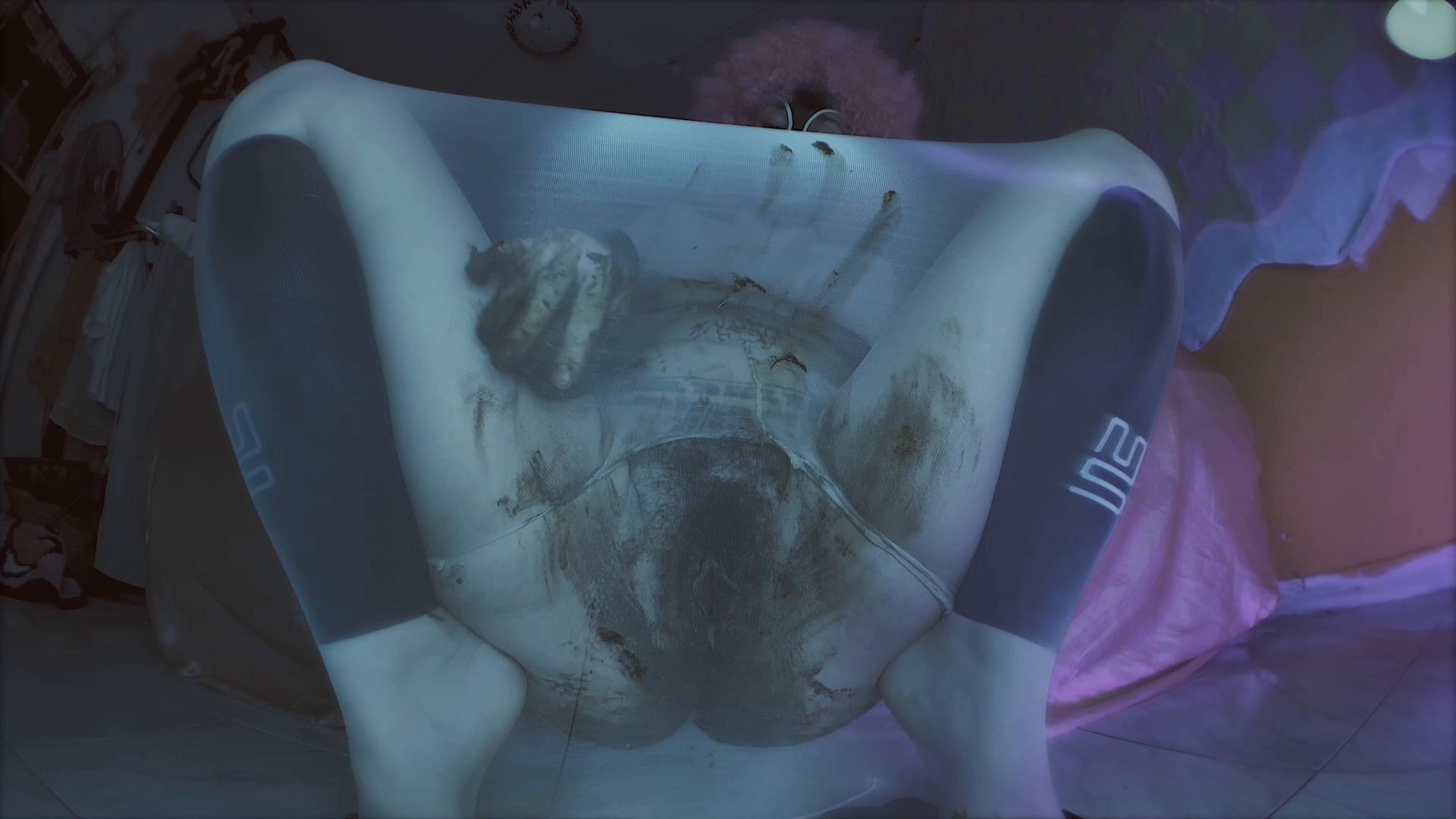 DirtyBetty – Nylon scat ghost