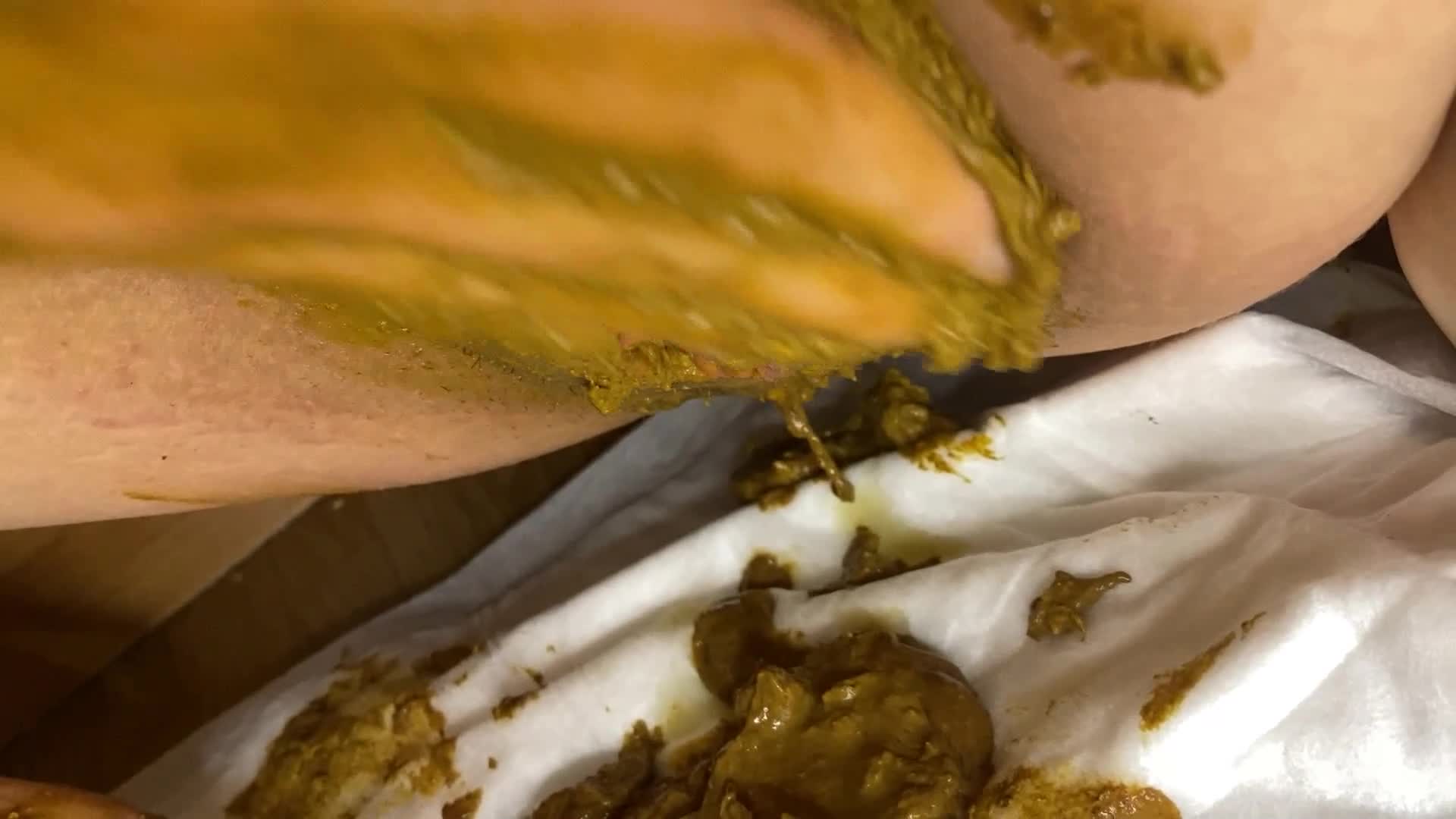 p00girl – Dirty fisting pussy smeared in shit
