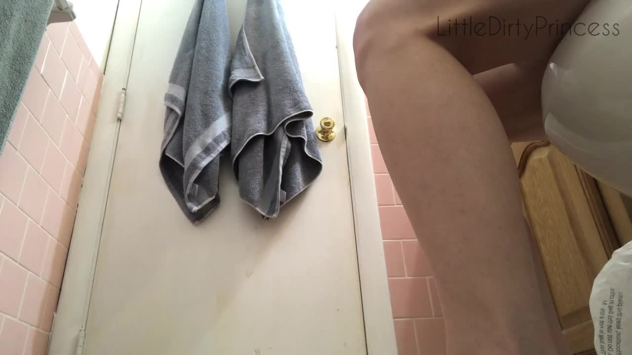 LittleDirtyPrincess – 5 days worth of poop feels so good coming out