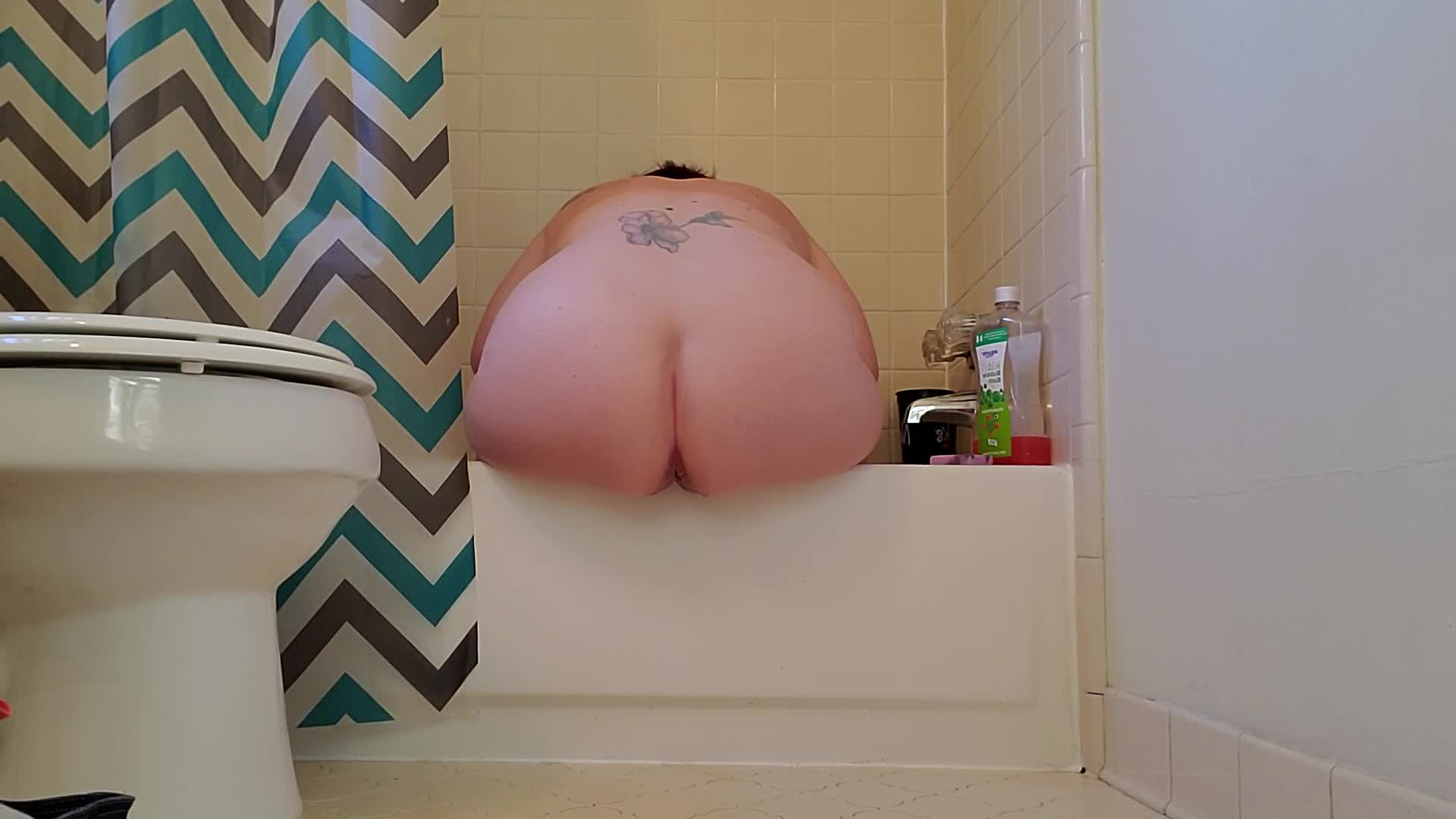Pissing and straining QueenOfYourThrone