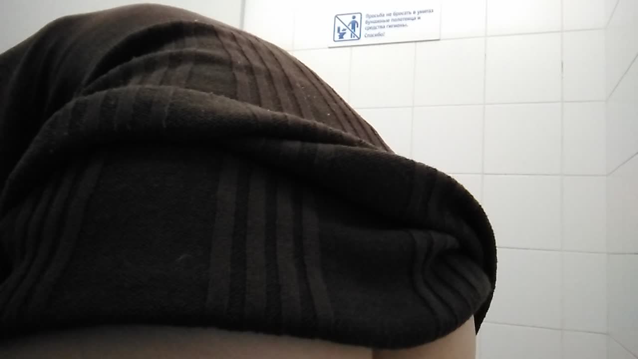 nastygirl – Pee and poop in WC