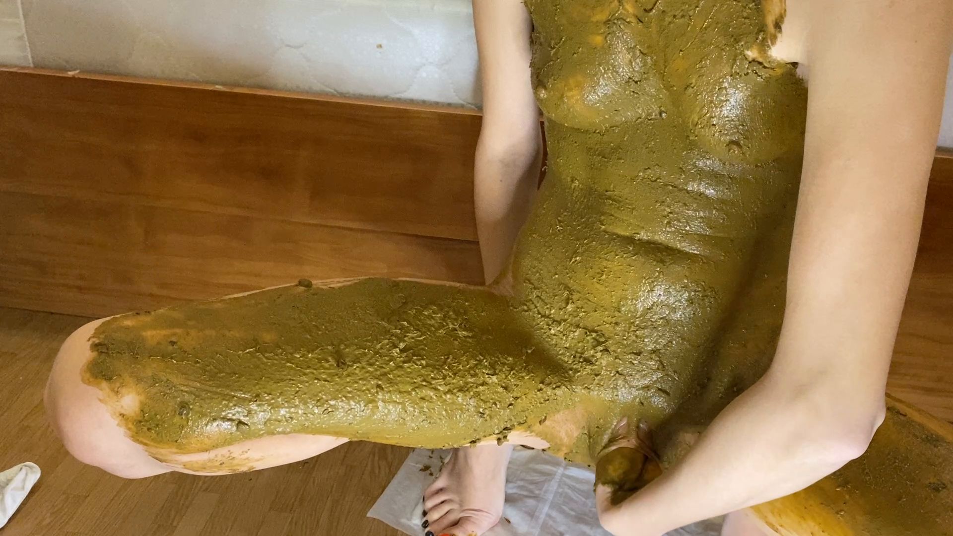 p00girl – pile of diarrhea – smeared – face mask fisting