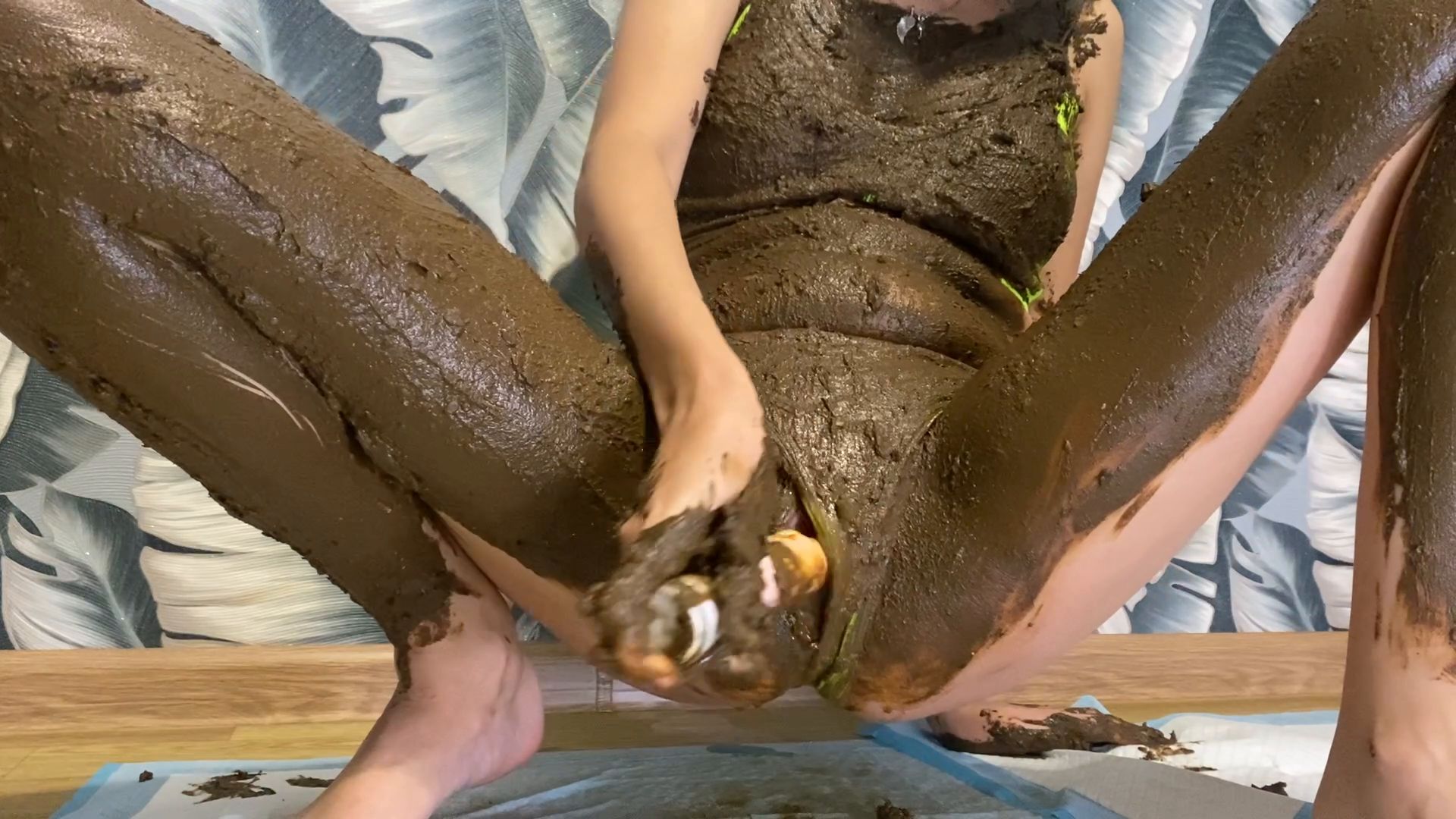 P00girl – Scat Smearing In Lingerie Hairy Pussy In Shit