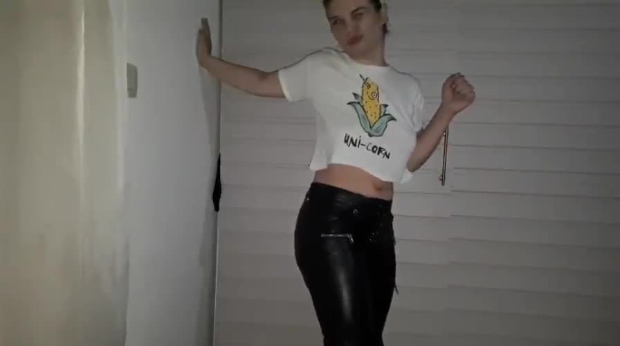 XOBunny – Farts and shit in leather pants