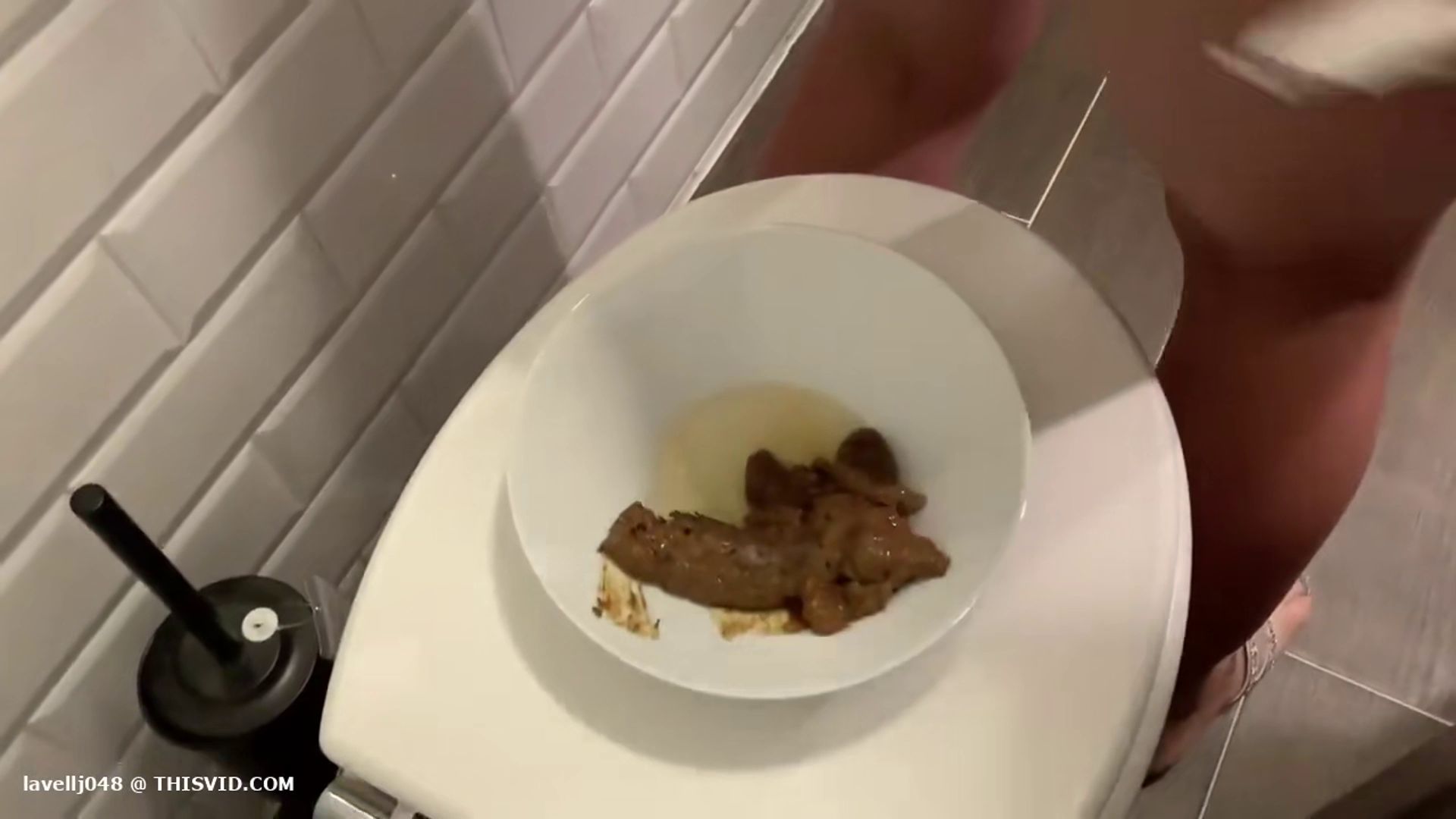 Devil-Sophie – Public IKEA Poop