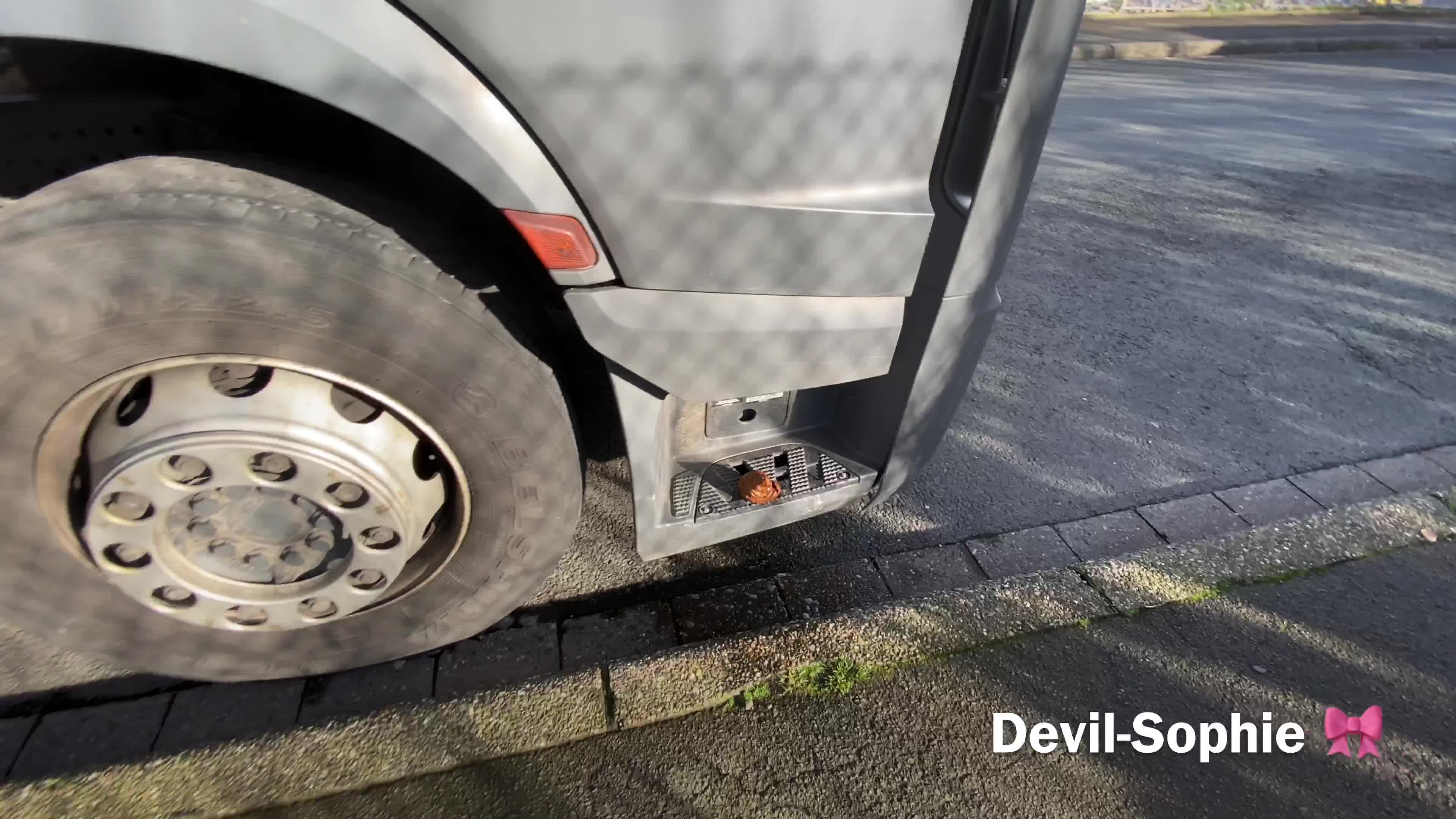 DevilSophie – OMG – how does the shit get onto the truck running board