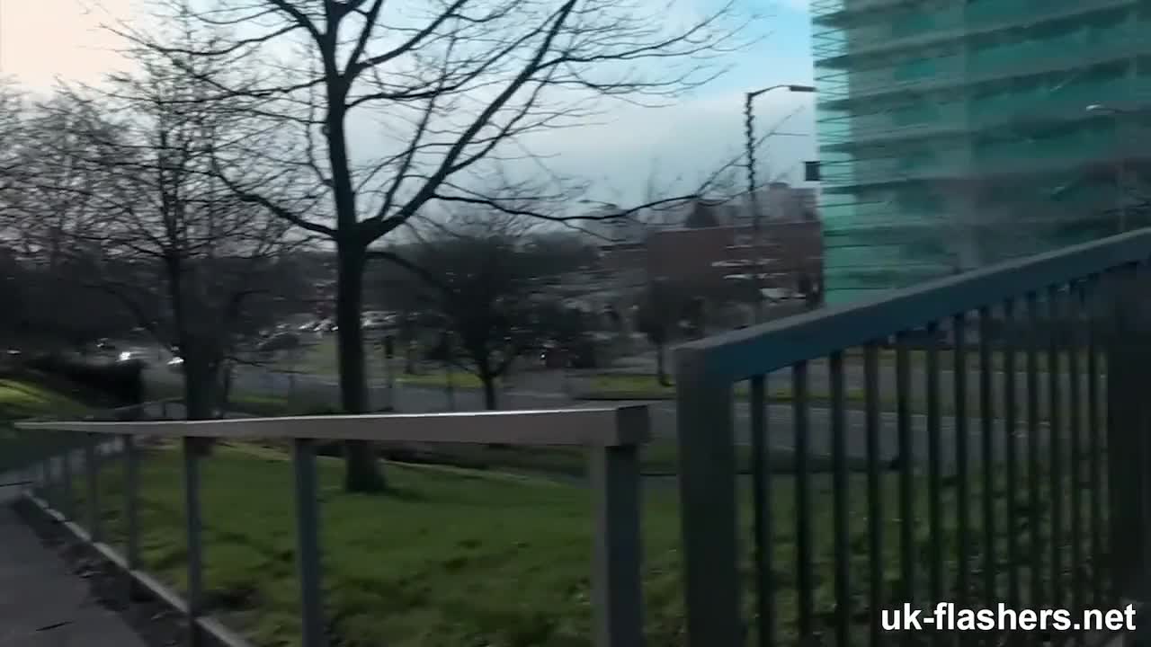 UKFlashers – Pissed off on the Streets of London