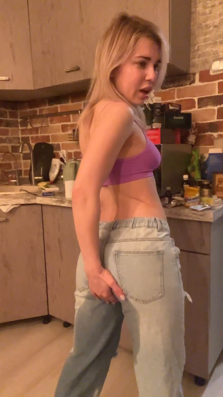 Misty Phoenix – Accidentally peeing and pooping in my jeans