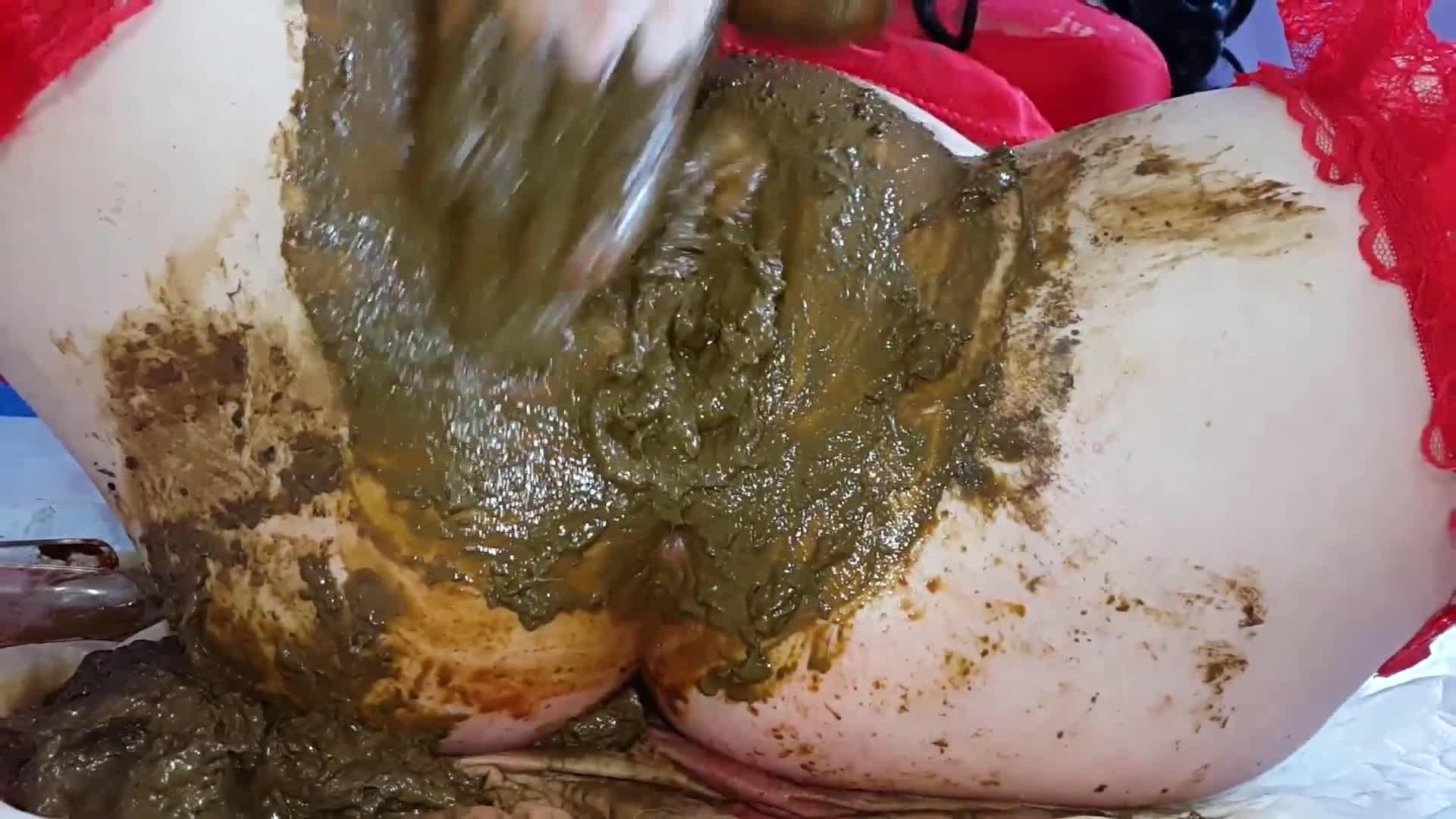 AnnaCoprofield – Period speculum and filled pussy