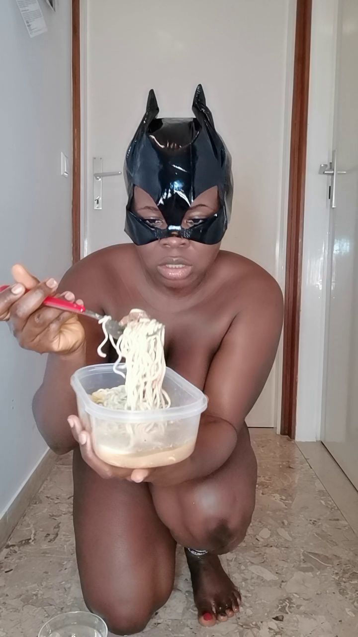 Smutty Luce – Dinner Time – Eating Shit & Piss with Ramen [Dirty Talking]