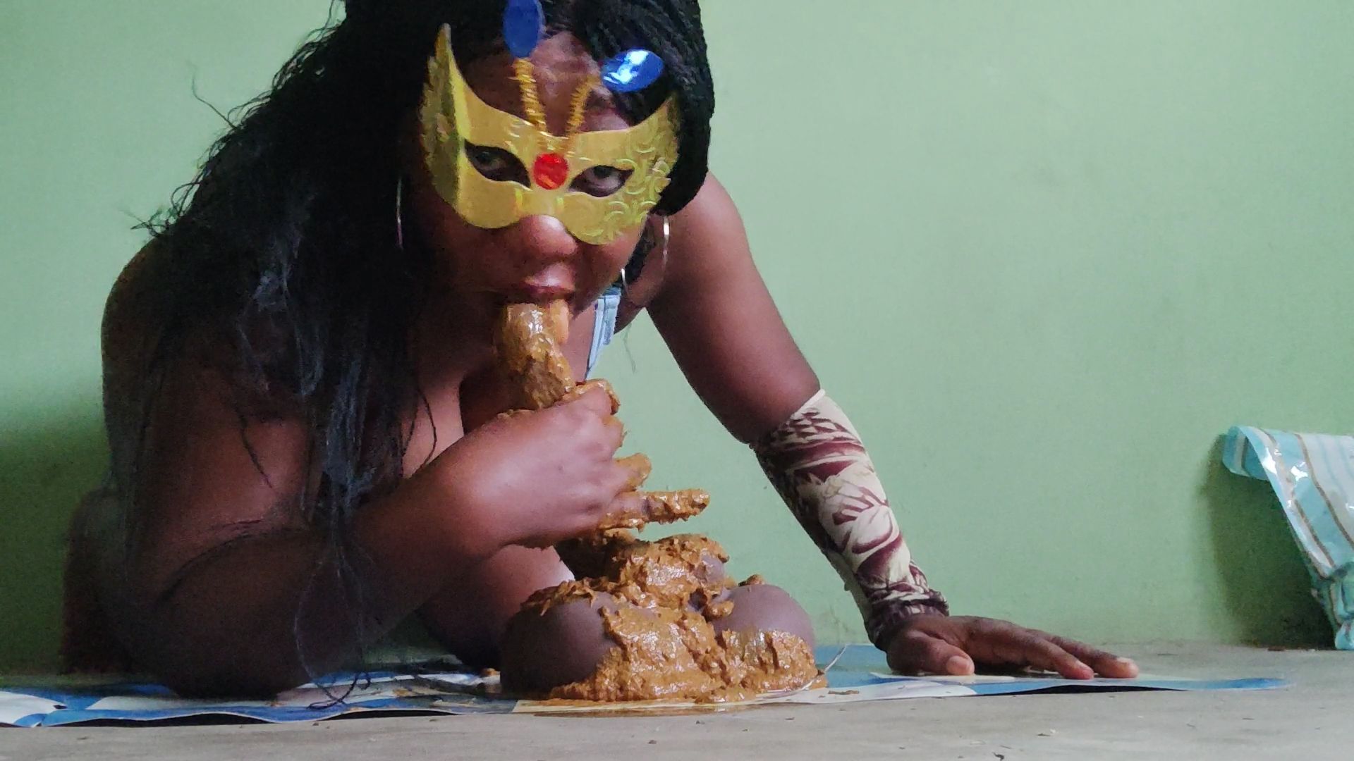 PrettyEbonies – Monster poop, smearing and sucking Eric