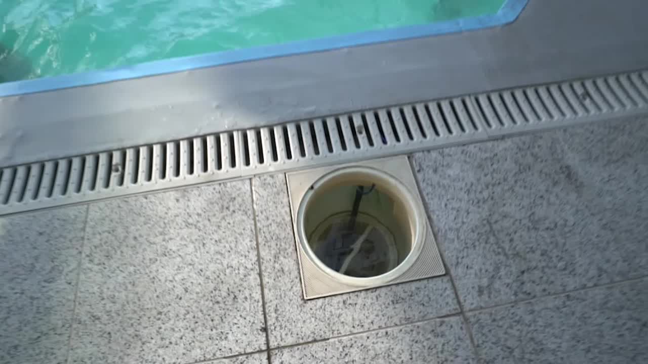 Licky Lex – Pissed by the pool