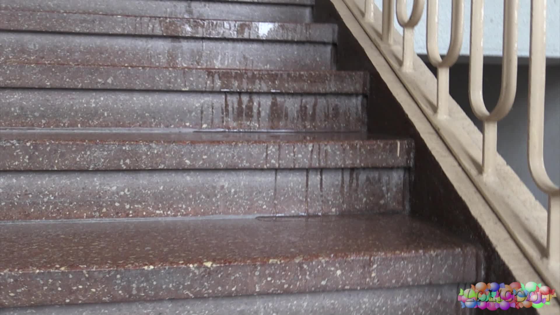 lolicoon – pee in suspenders