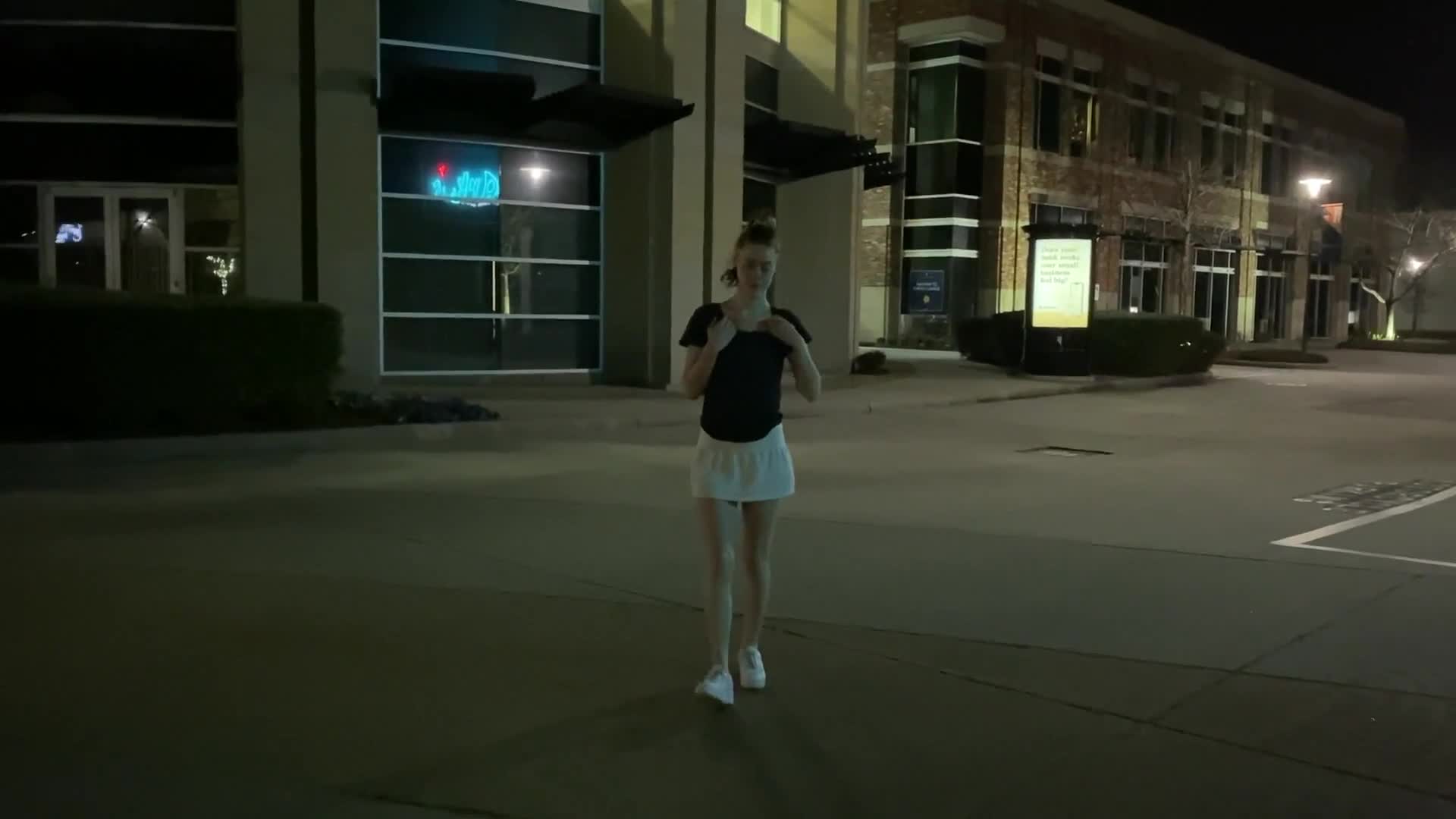 Peachypoppy – VERY Public Panty Wetting