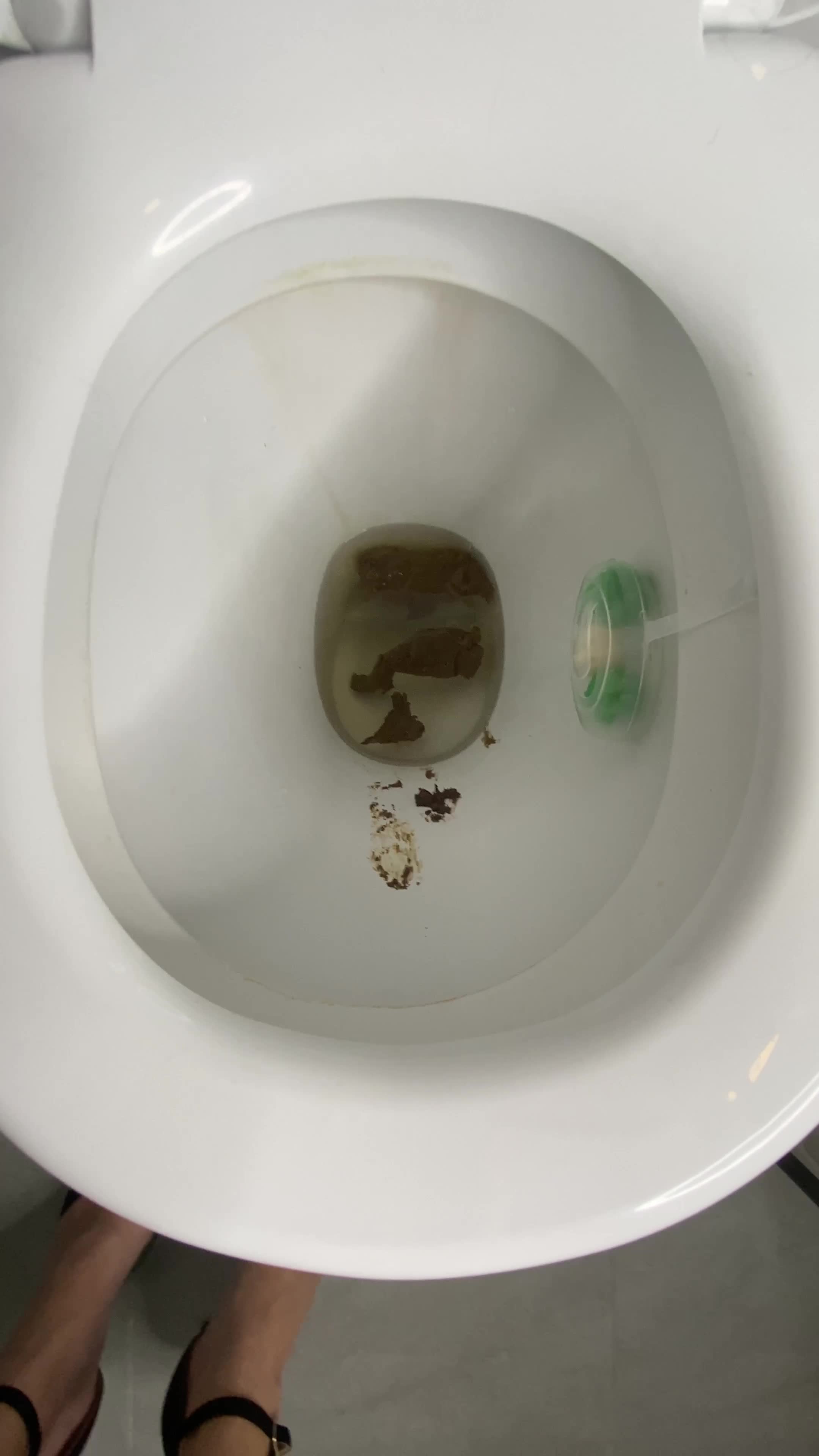 Markovna – I m standing in heels in the toilet