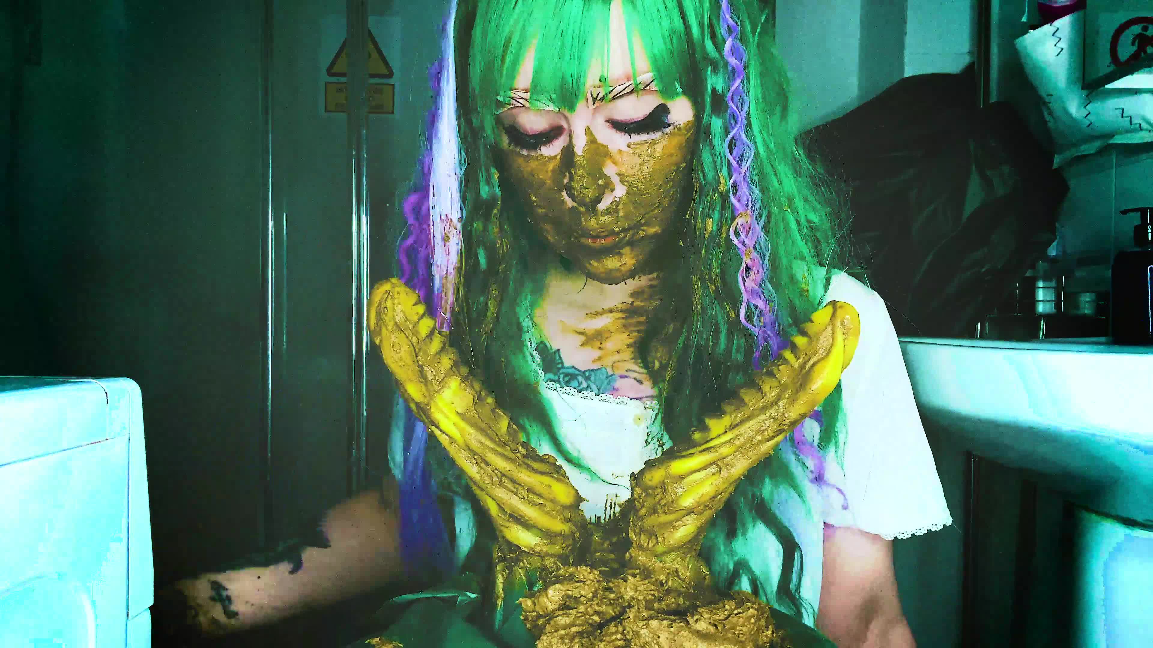 DirtyBetty – Whats going on here