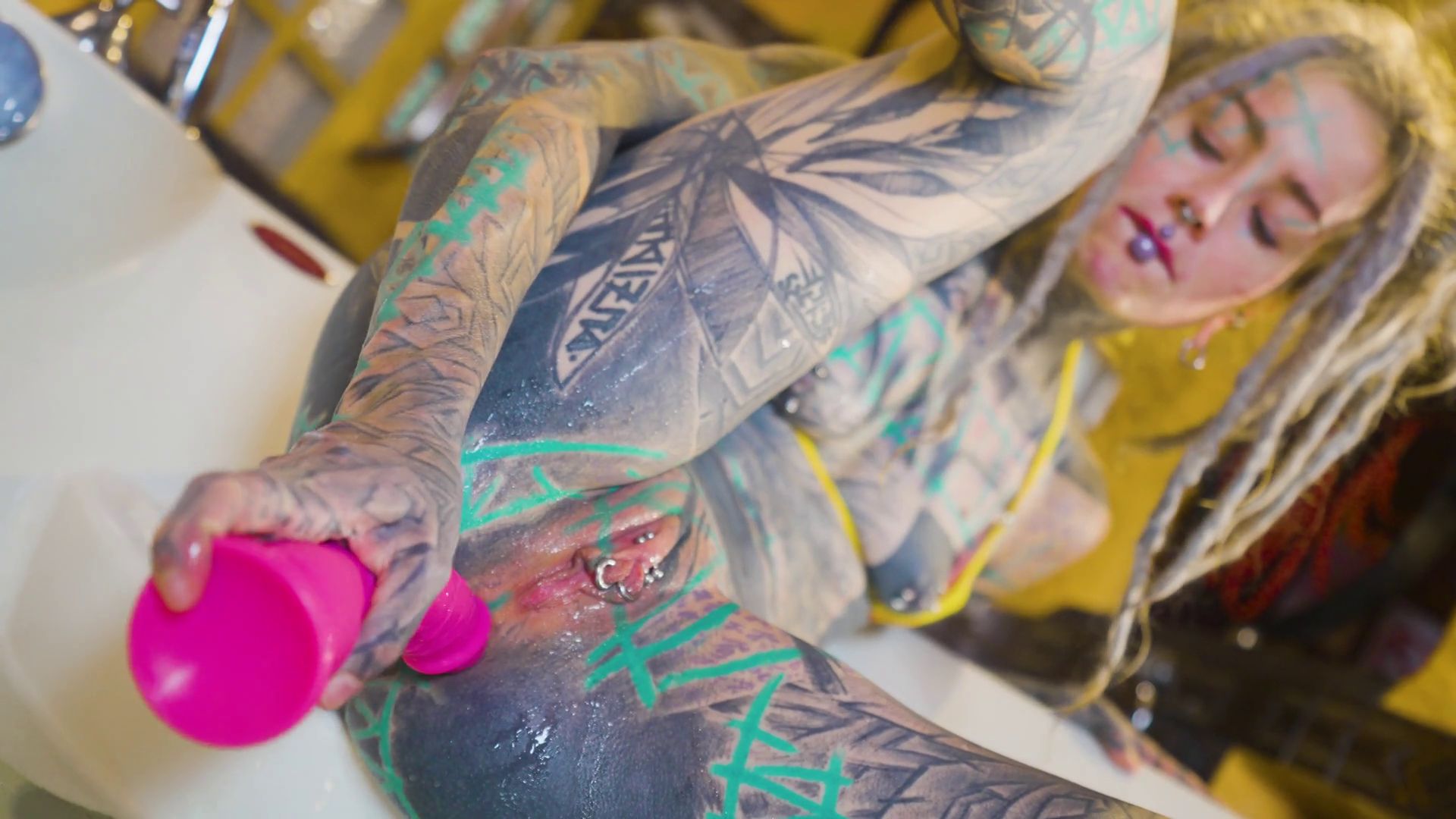 Anuskatzz – Badewanne spiele – Anal bis ich squirte