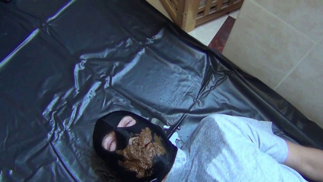 RosellaExtrem – New record in shit eating and piss drinking