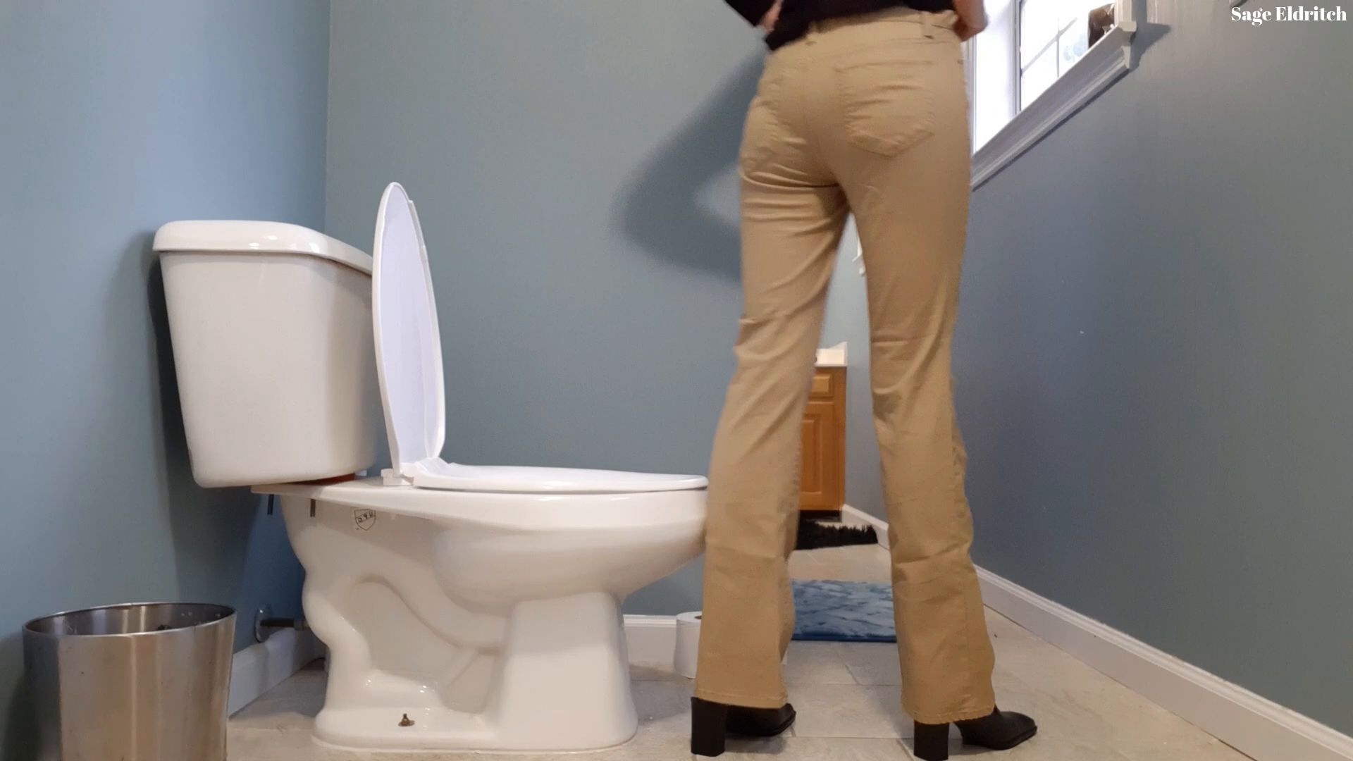 Sage Eldritch – Business Casual Peeing [Voyeur]