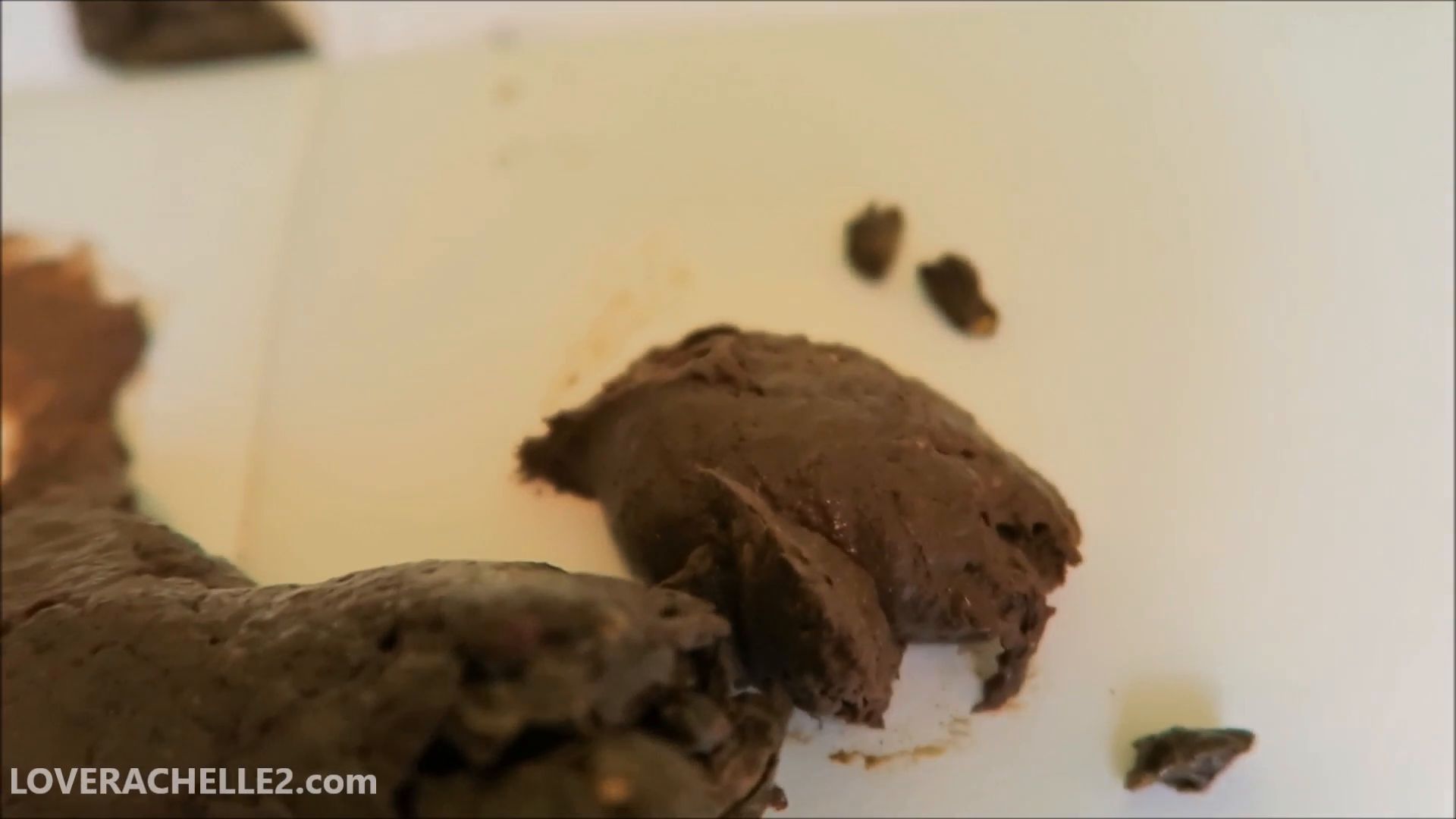 LoveRachelle2 – Shitting On My New Futon and Tasting It