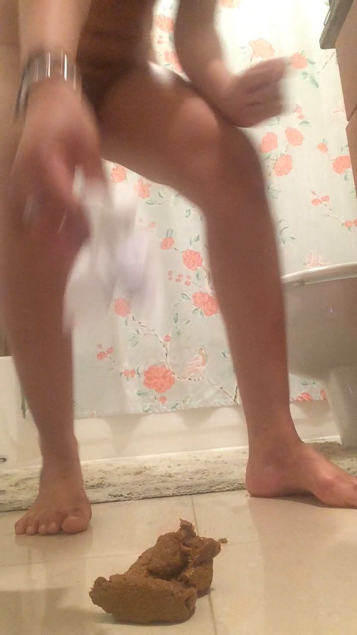 OfficialPoopypwincess – shitty bathroom mess