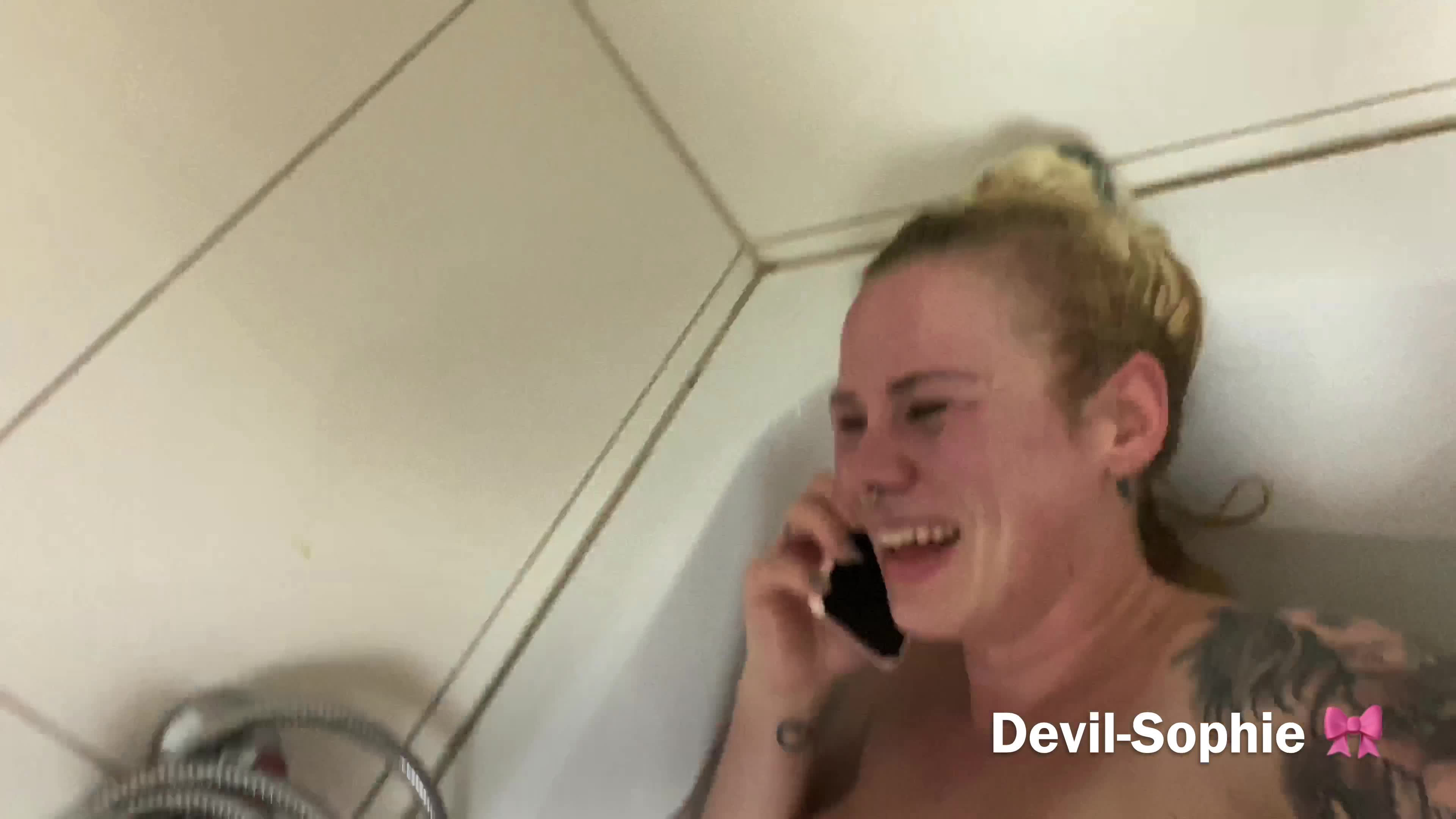 Shitting on the phone in the tub