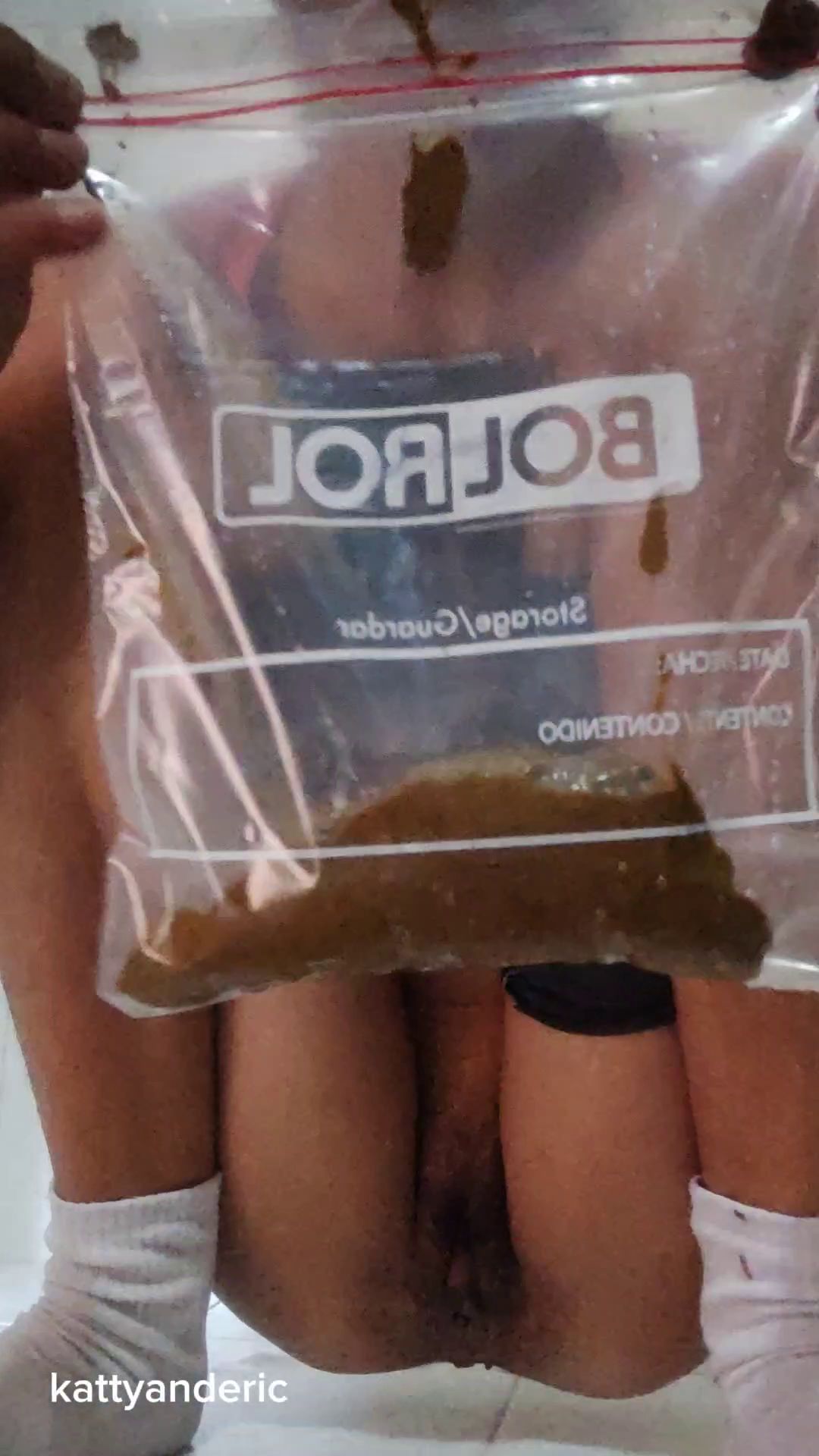 LittleKattyScat(KattyndEric) – Saving 4 loads of poo to smear on my body