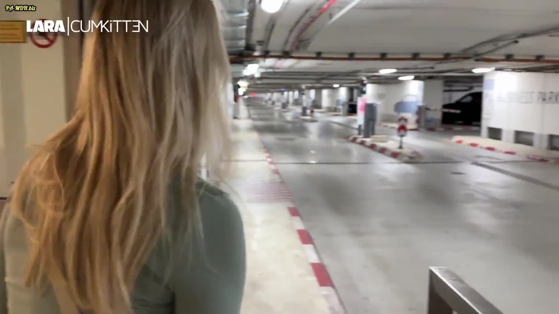 PUBLIC PISS Im Airport – Wir Mussen Beide SOO NoTIG