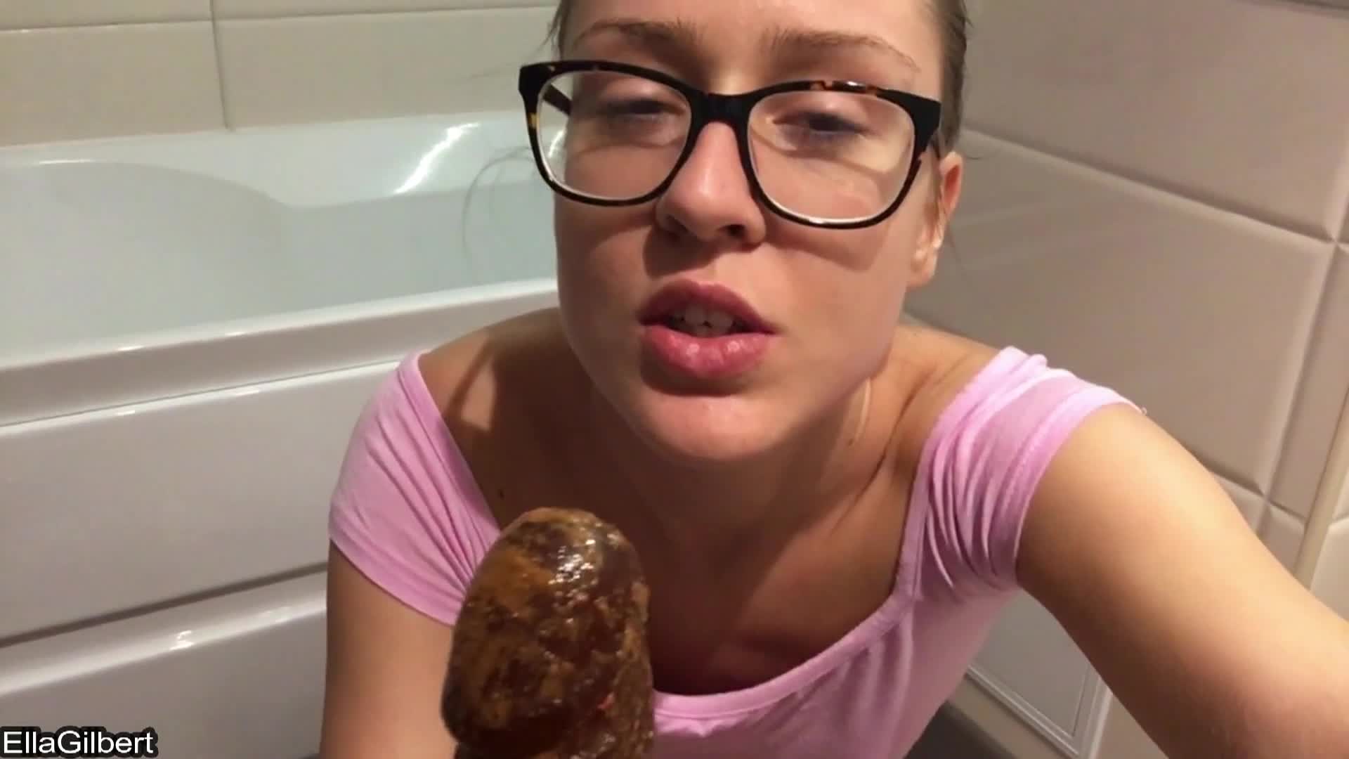 EllaGilbert – Shit all over my bathroom floor