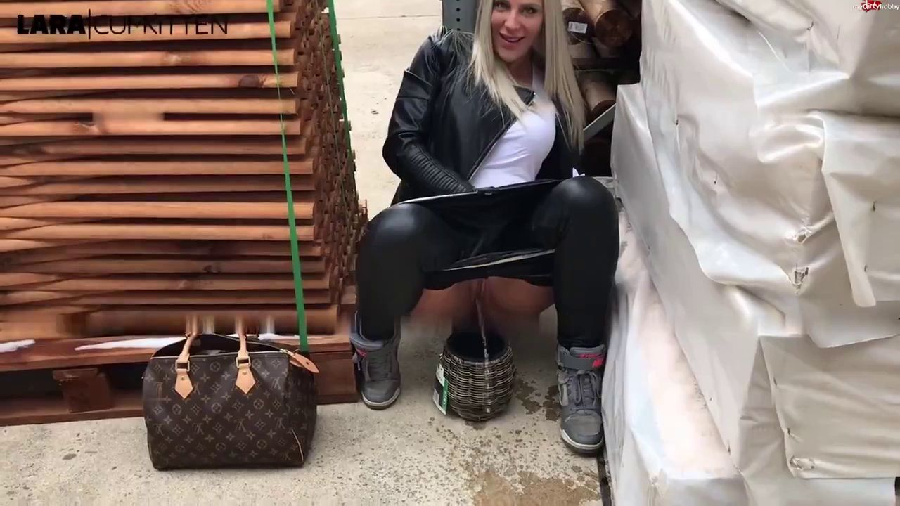 Public PISS im Baumarkt – Wer kauft den veredelten Blumentopf