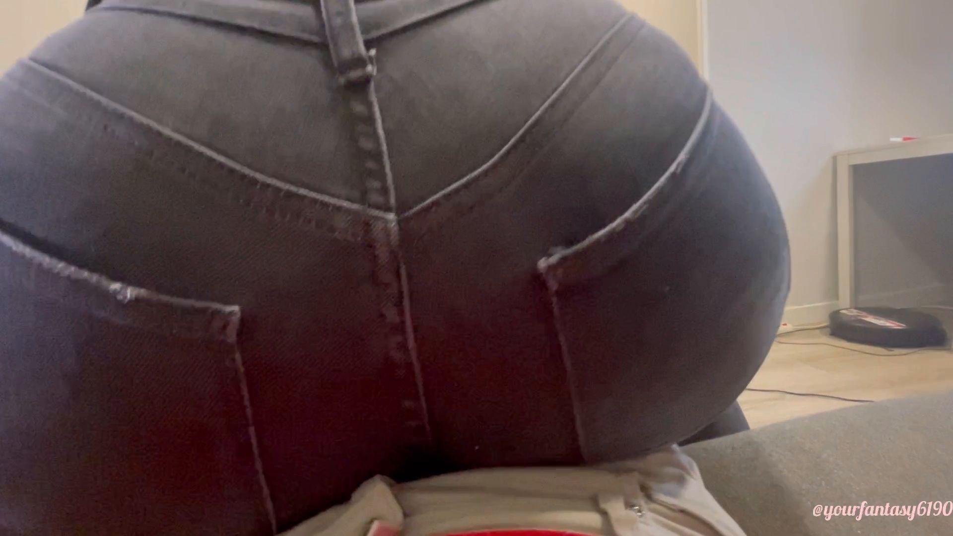Yourfantasy6190 – Lap farts in black jeans