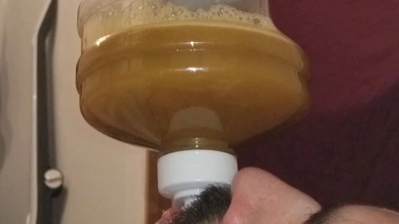 SSBBW Queen Siya – Barmaid Uses Immersion Blender for Shit and Piss!