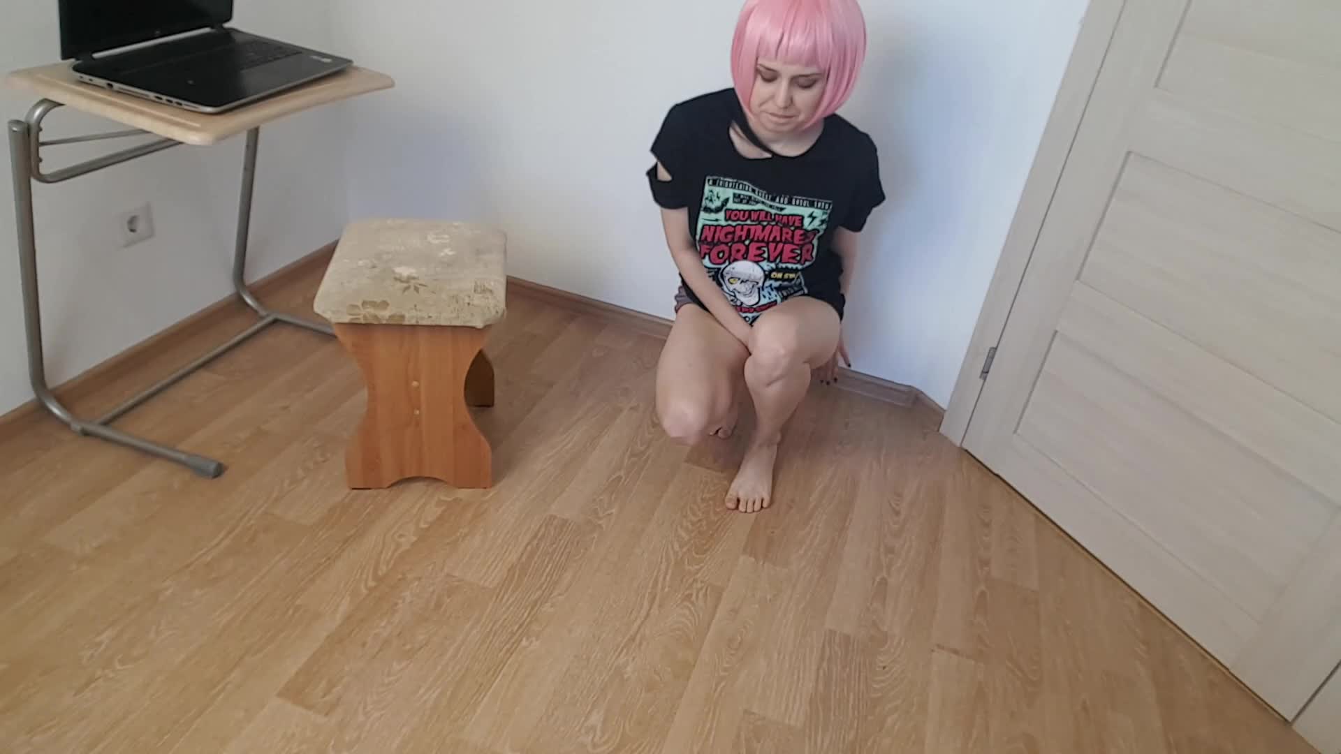 Xandra Black – p2 pee locked in the roomI