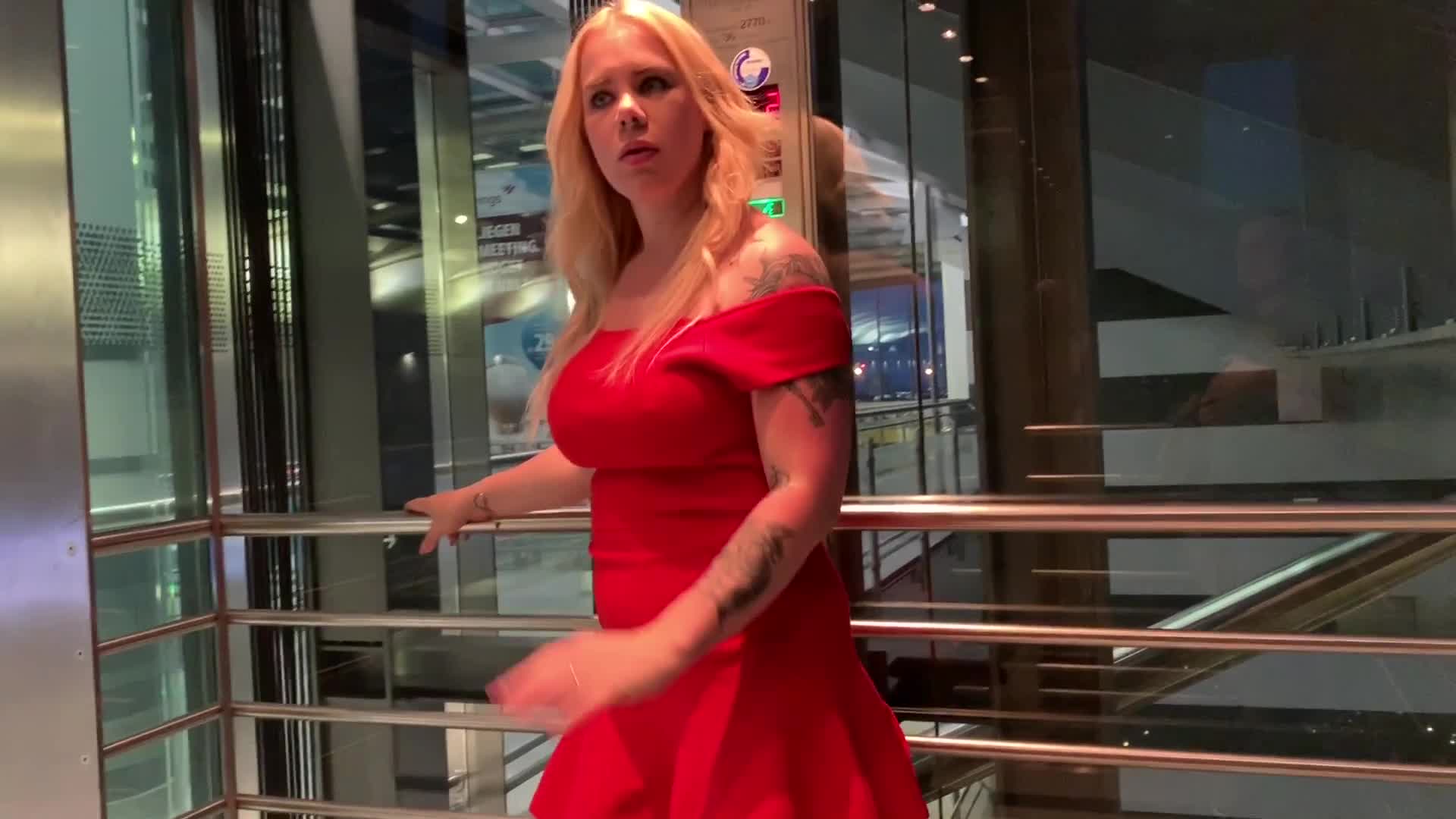 Sophie – Extreme piss mess at the airport