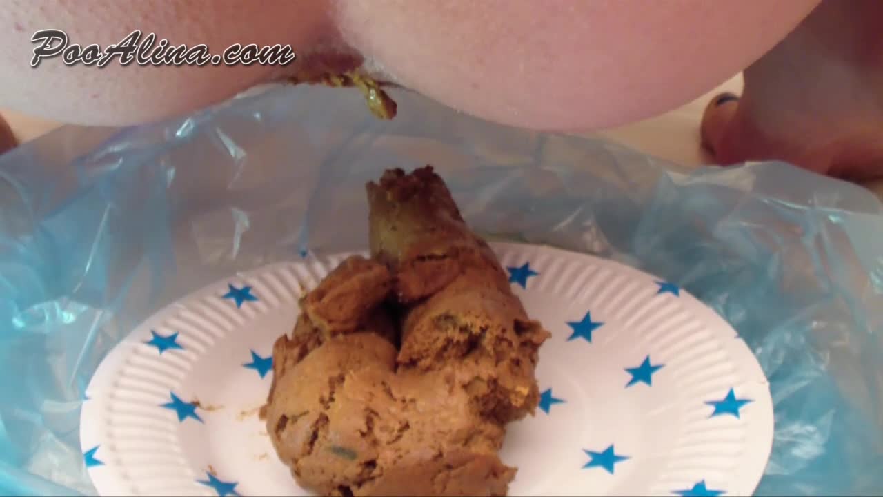 PooAlina – Alina dancing and BIG pooping REALLY close-up!
