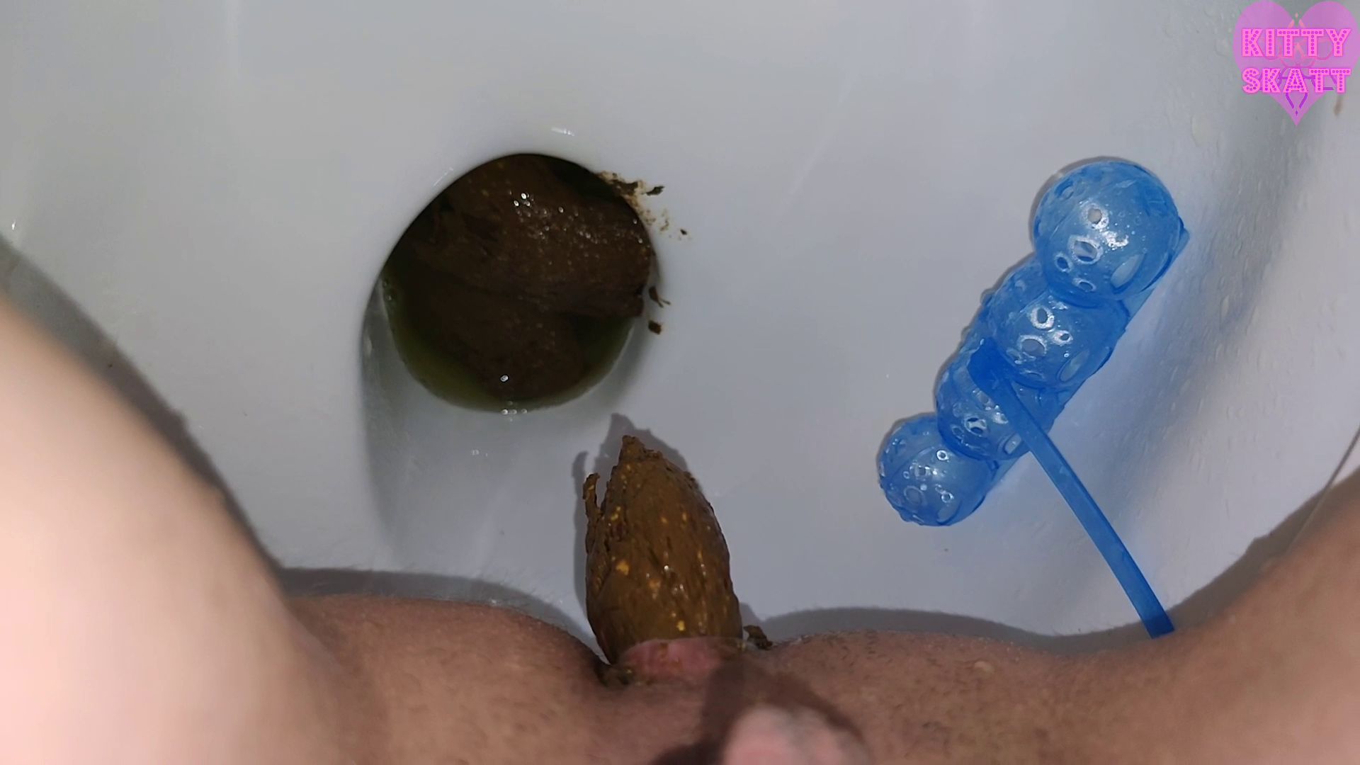 Kitty Skatt – Female POV huge fat moaning dump and piss