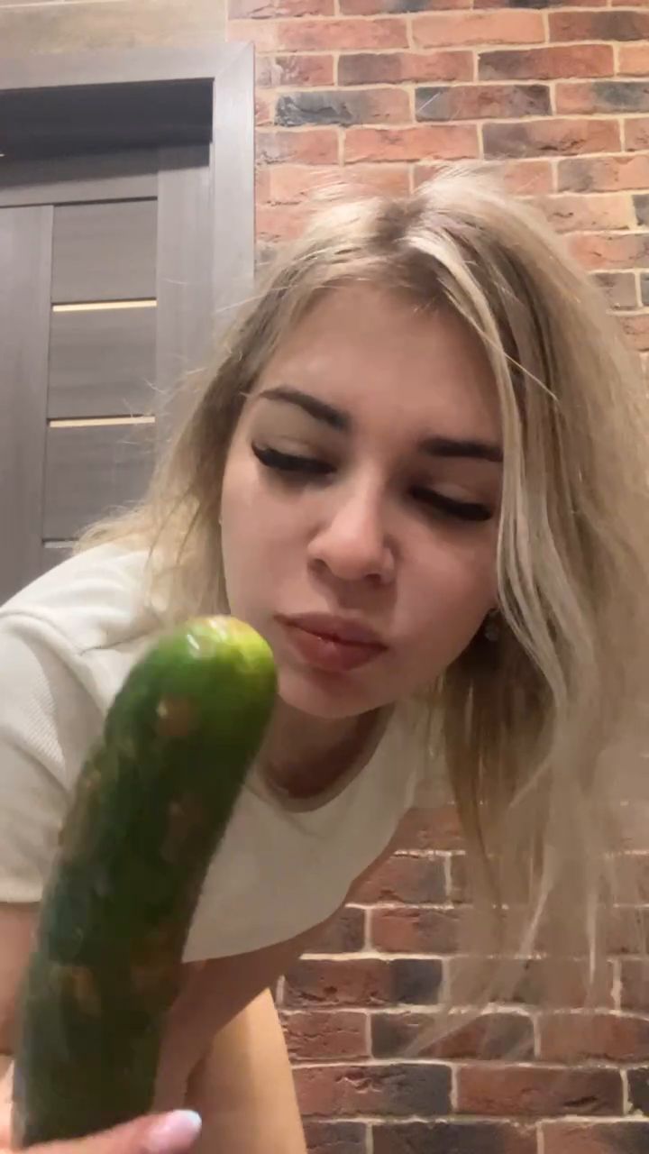Misty Phoenix – Licking A Pooped Cucumber