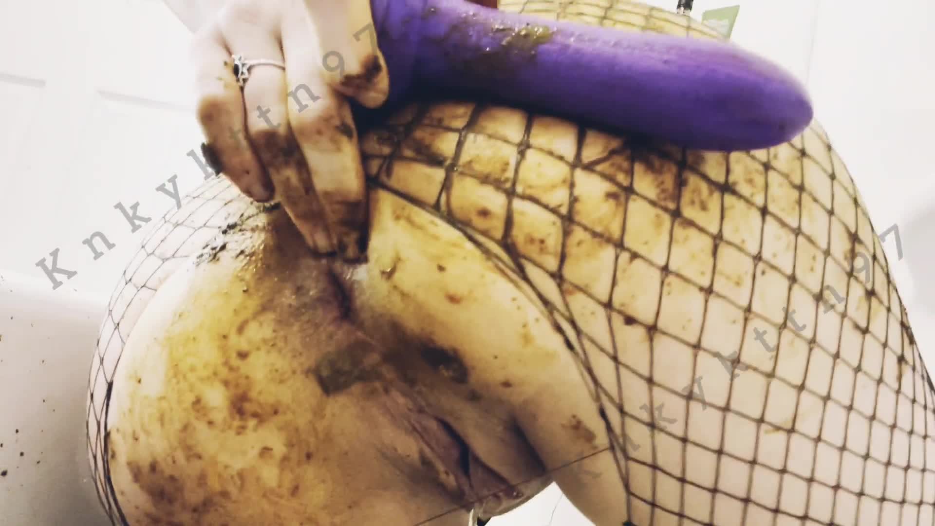 Knkykttn97 – Pooping Smearing in Fishnets