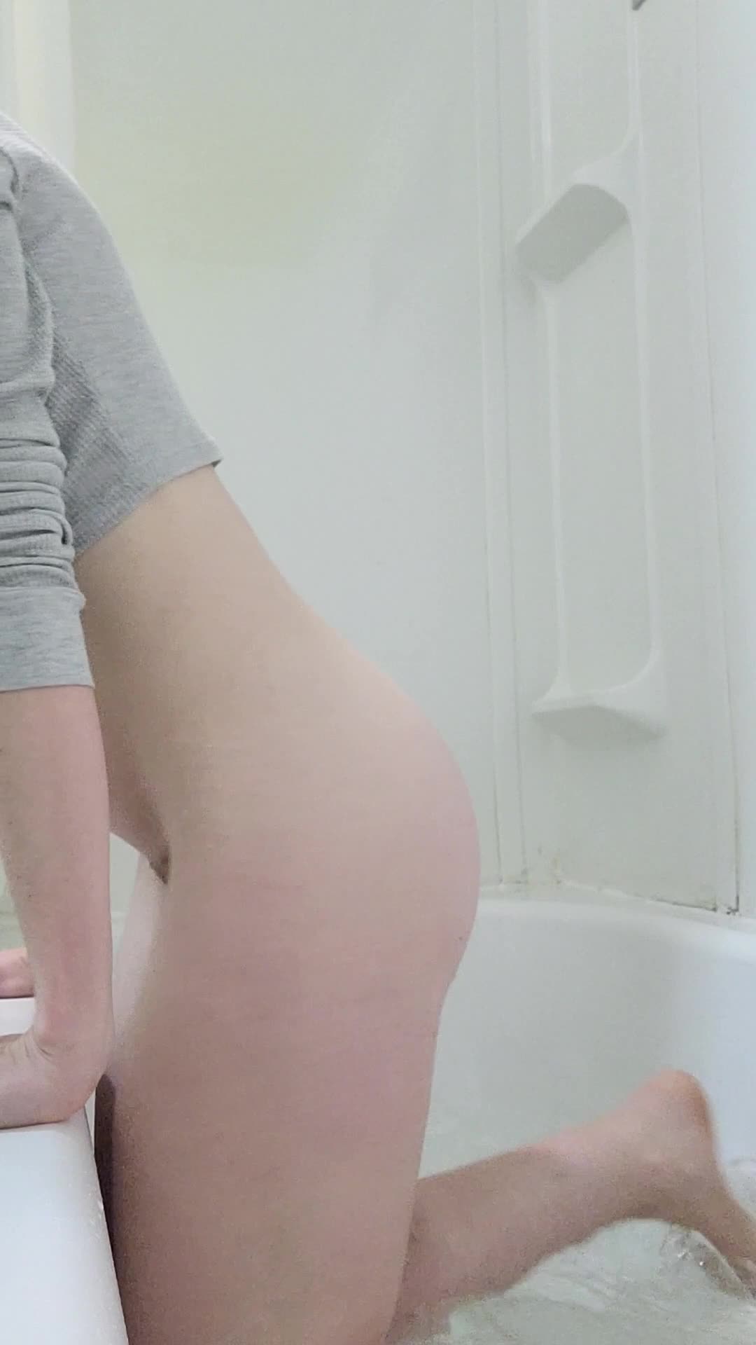Nerdyfaery – NERDY Brat Pees In The Bath