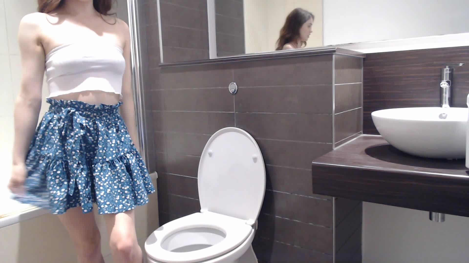 Lola Rae UK loser toilet slave