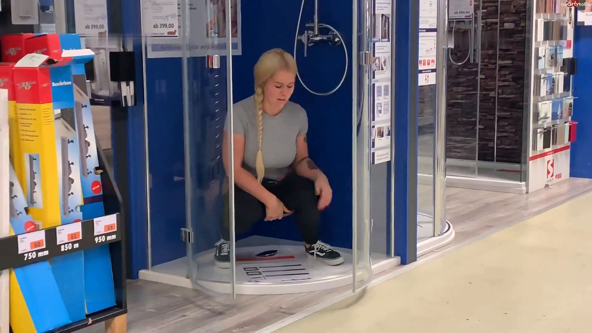 SteffiBlond – Public Baumarkt Duschen Piss – WOAH heftig war das riskant