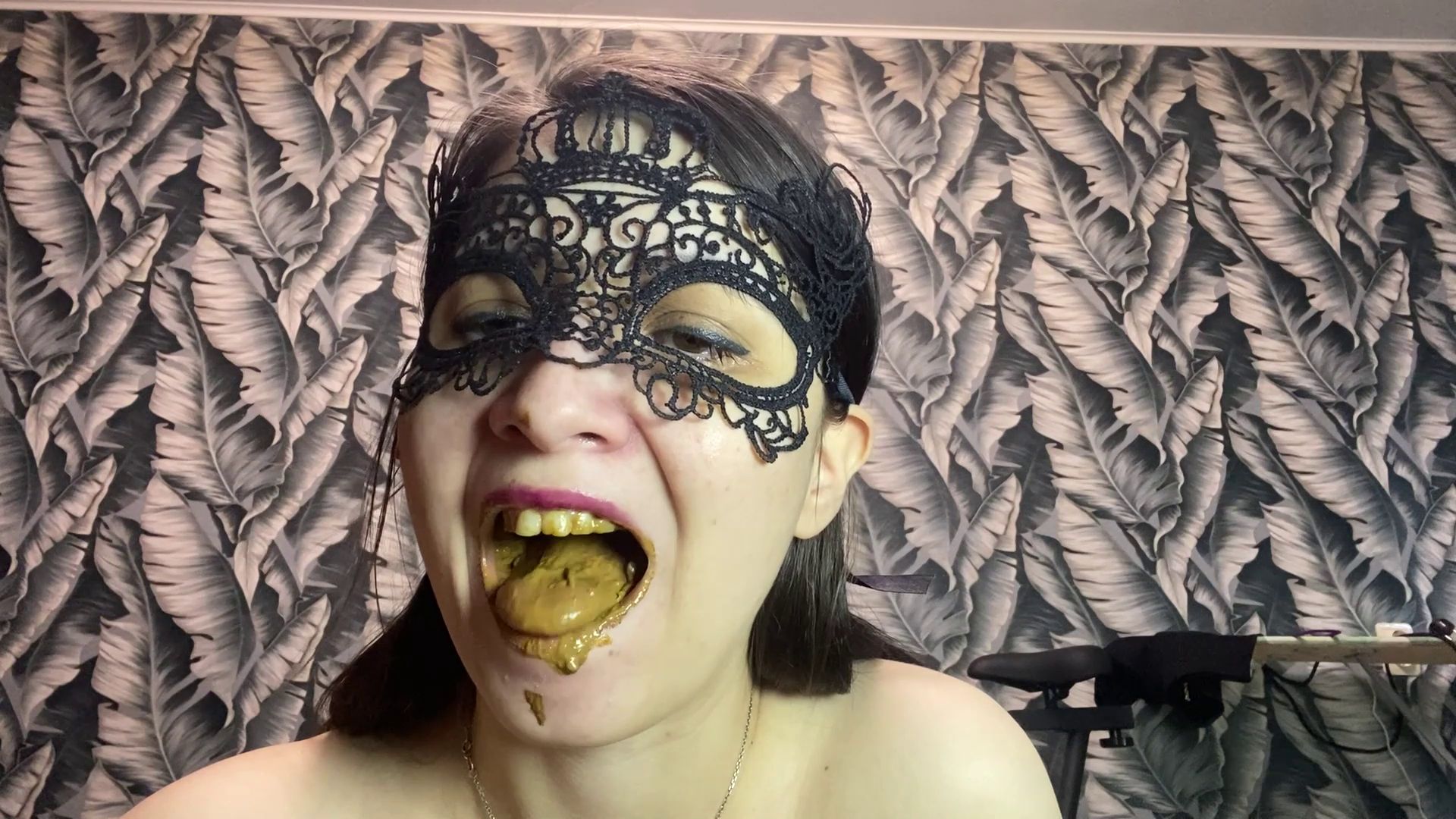 PooGirl – poop a full container eat shit with a fork and vomit
