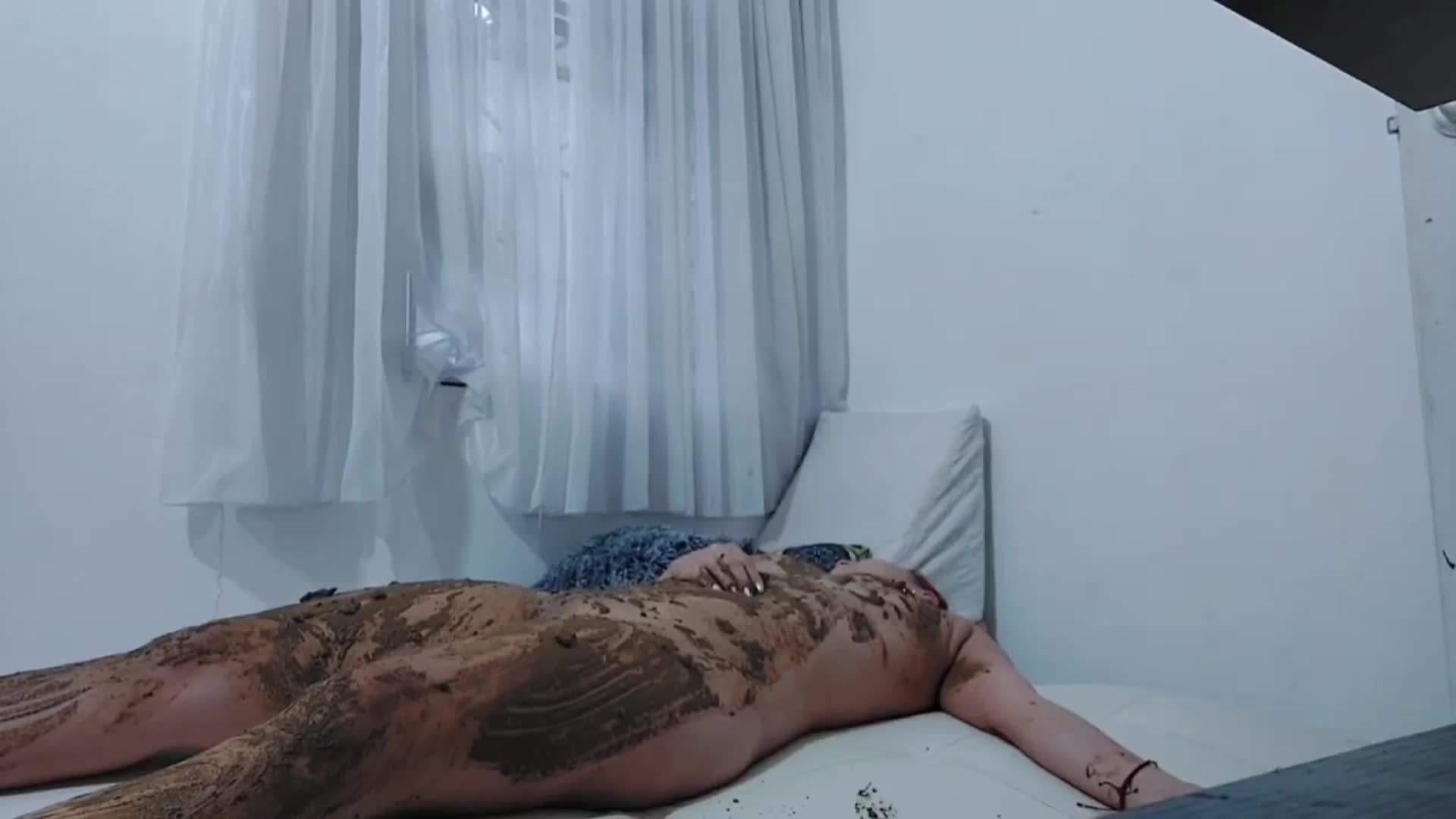 Sarathonson – Taking a nap covered in shit