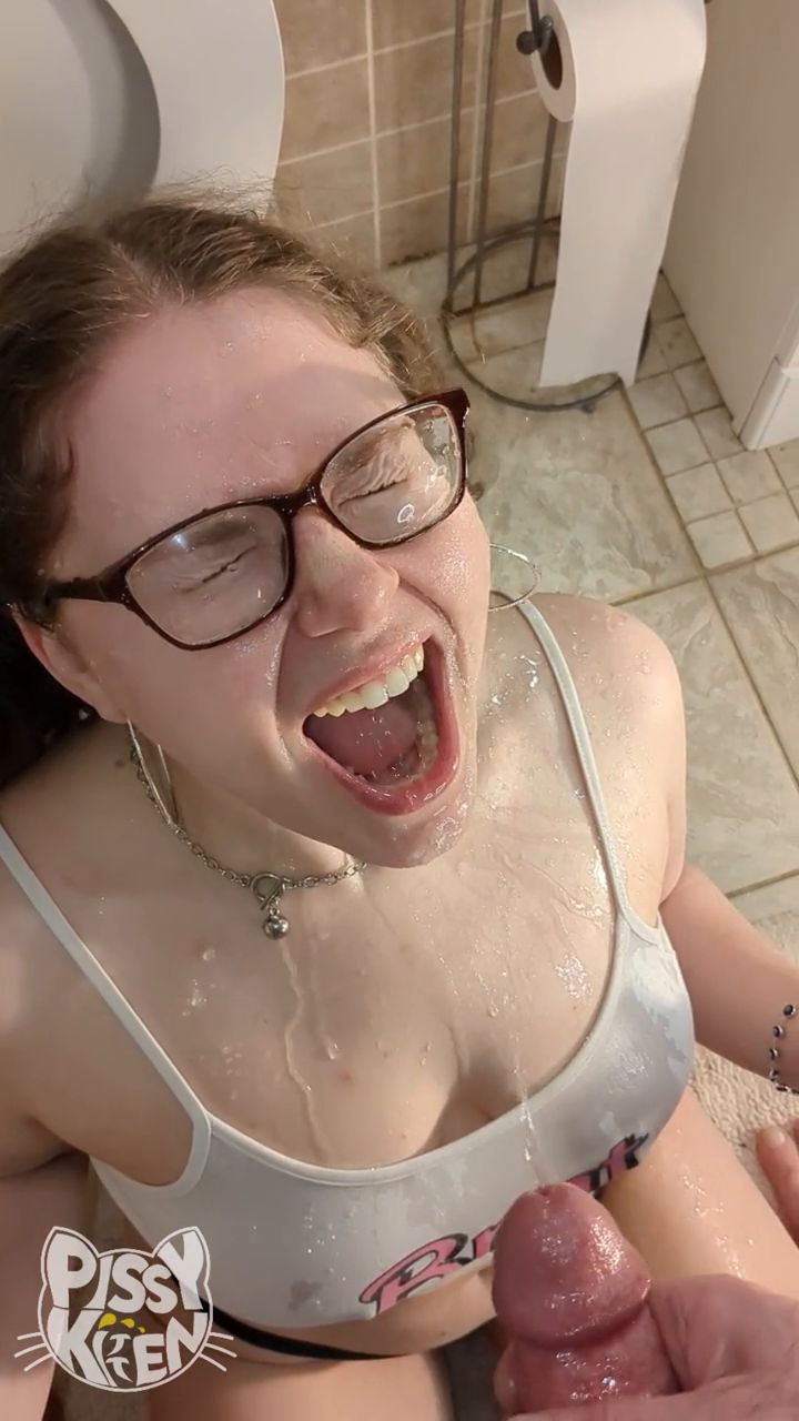 This Girl has a serious Potty Mouth Extreme Piss Drinking