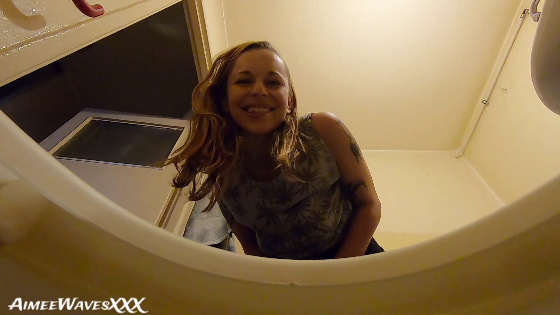 Aimeewavesxxx What Are You Doing In My Toilet