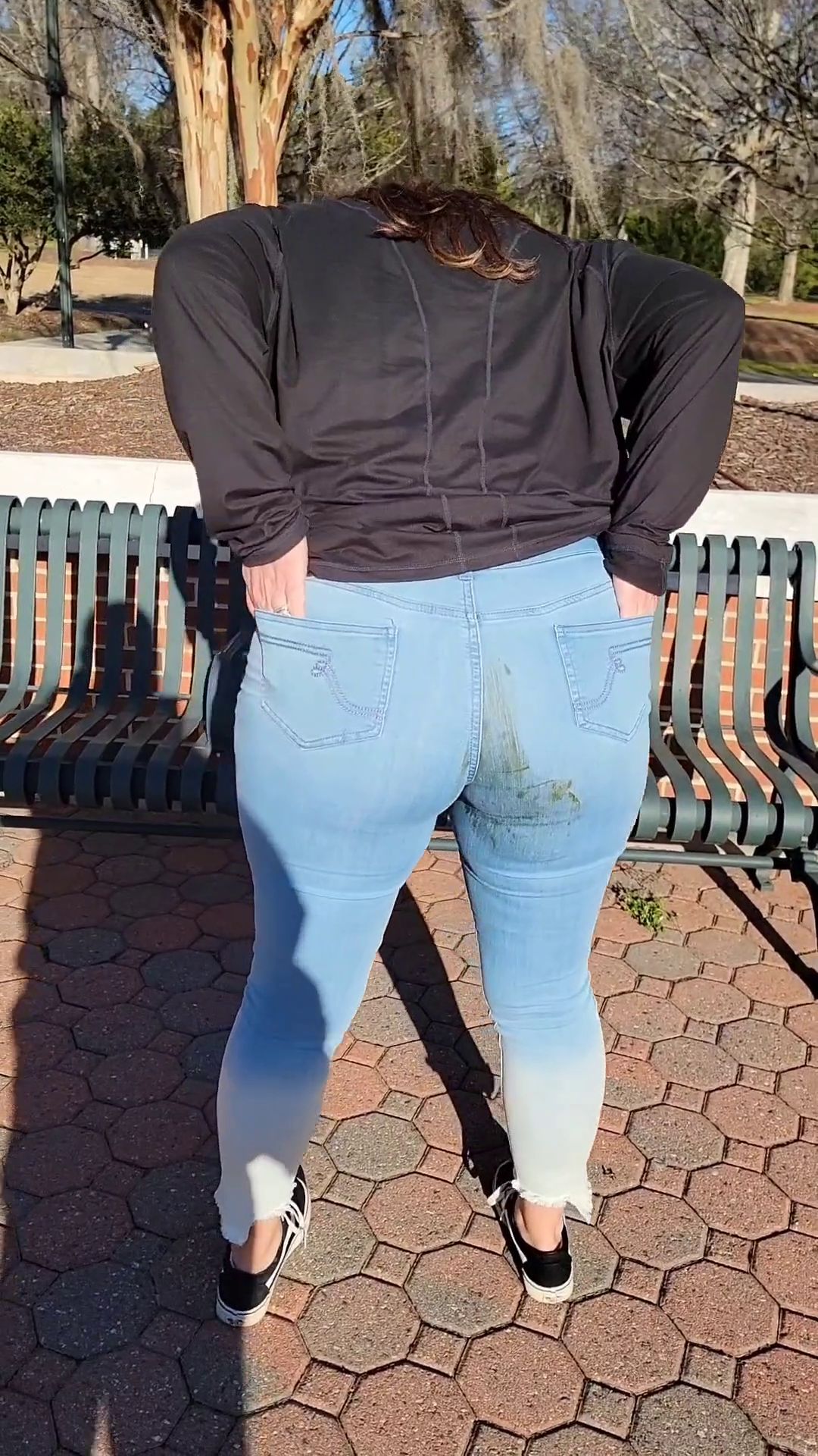 Lexipoo – Lexi begs her Dom to poop her pants in public