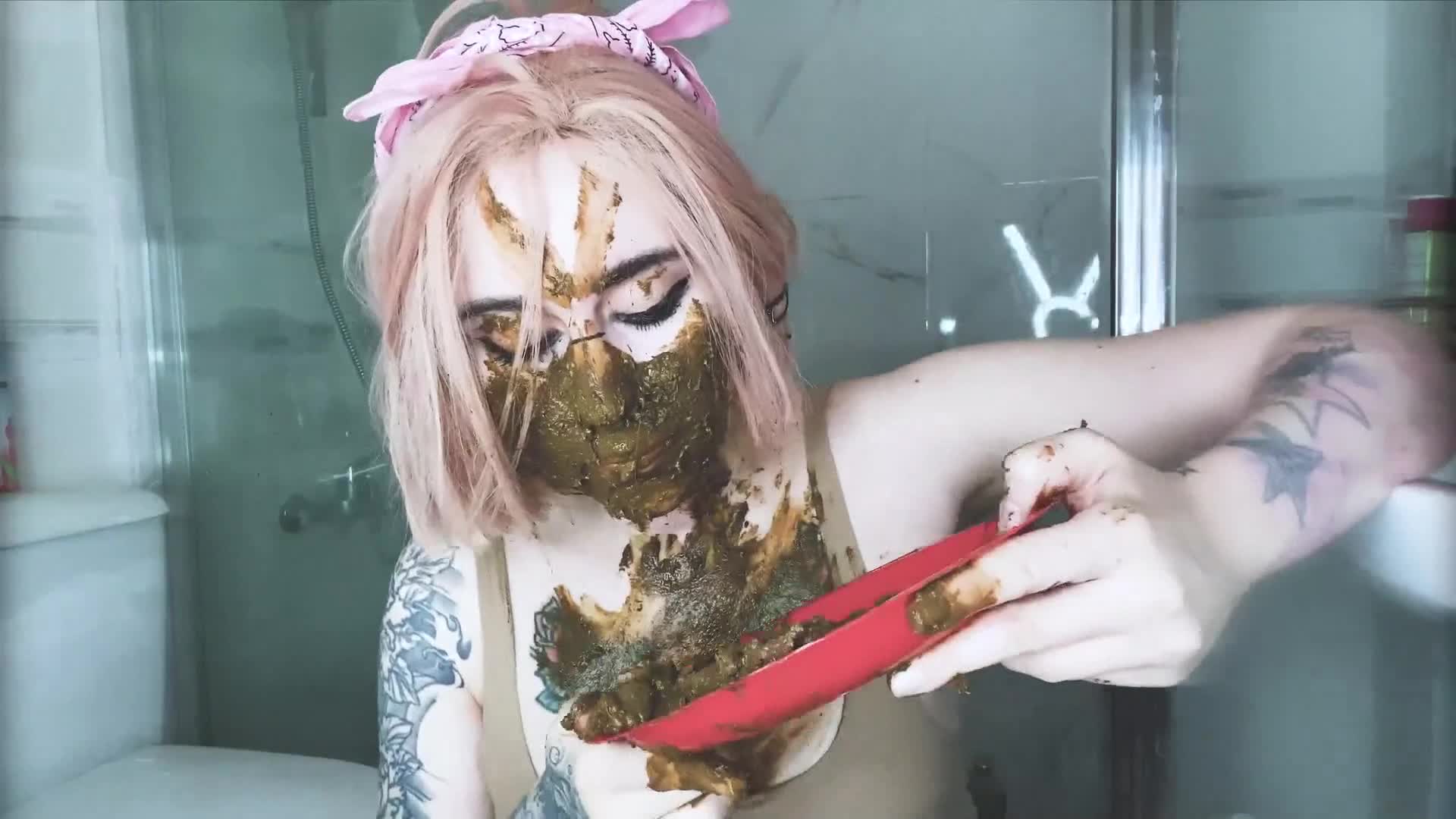 DirtyBetty – Croc Toy and Crazy Scat Girl