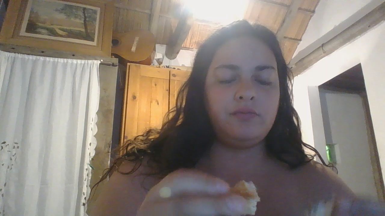 Yourkinkybbw – BBW LATINA eating a POOP sandwich